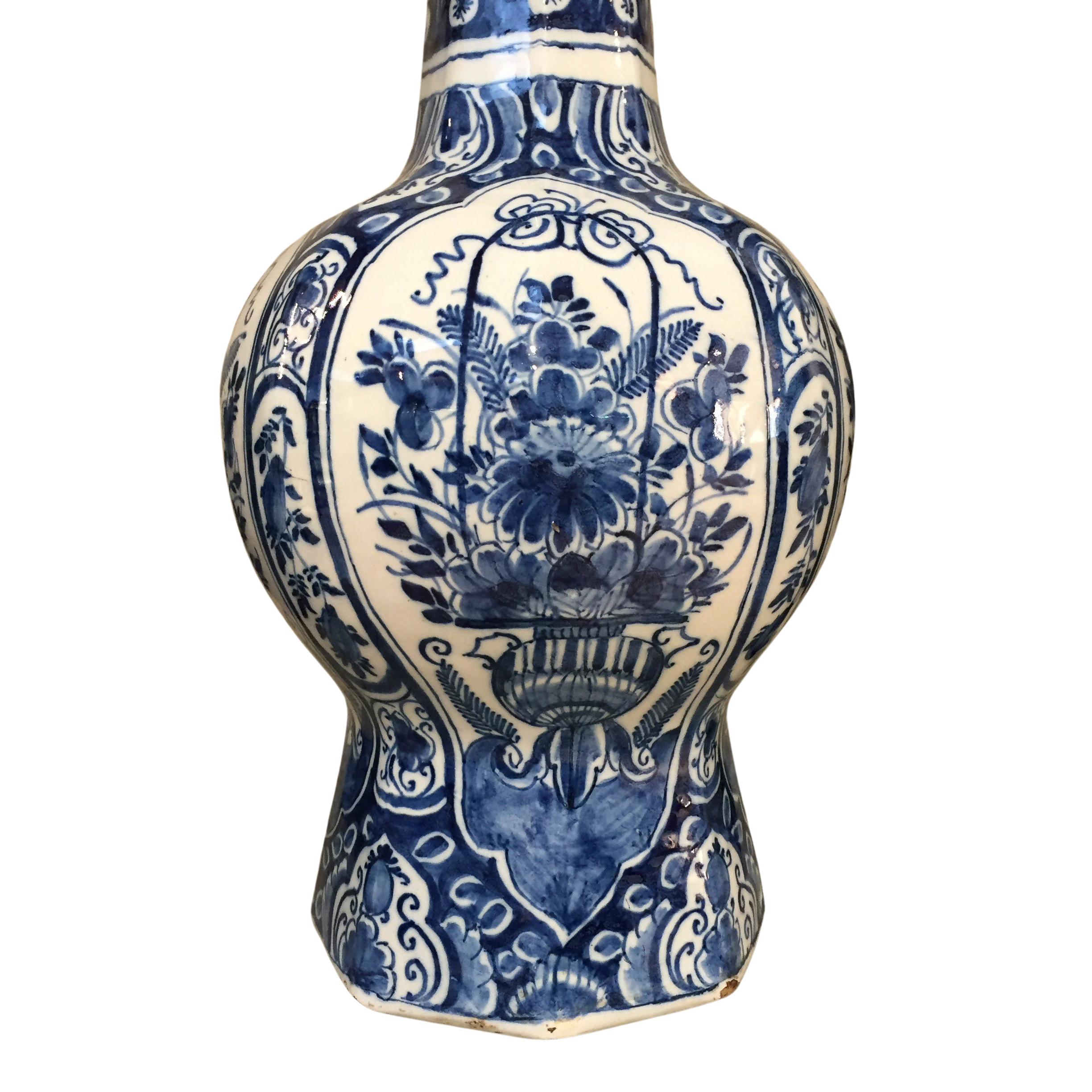 Set of Two Large Early 18th Century Dutch Delft Vases In Good Condition In AMSTERDAM, NH