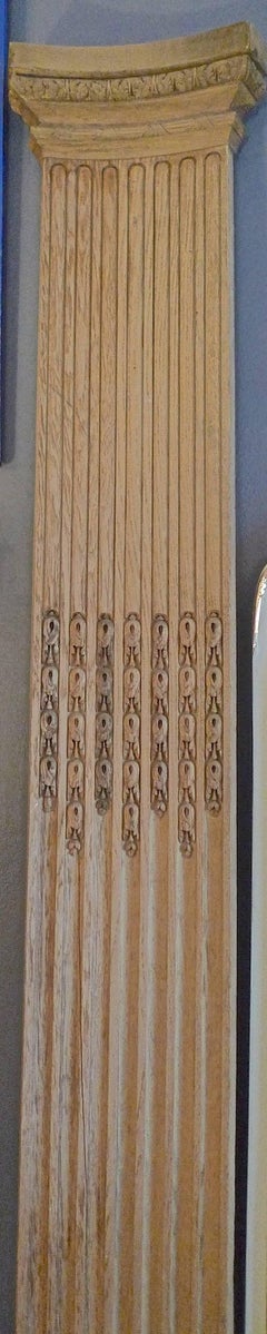 Ensemble de deux grands panneaux incurvés en noyer sculptés à la main, datant du 19e siècle, en France