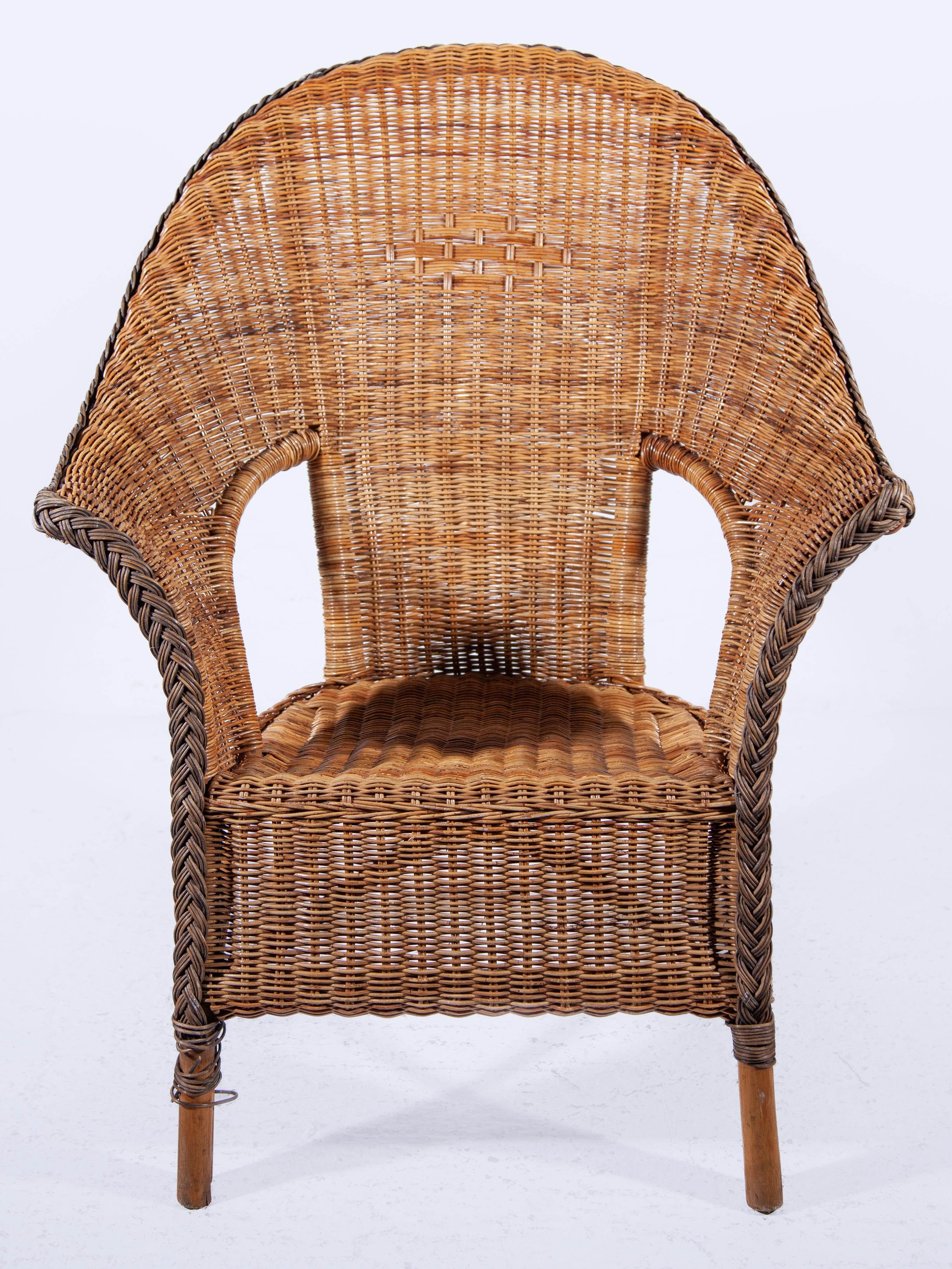Nice set of two rattan lounge chairs, Bohemian Summer chairs for a relaxed weekend holiday.
Both chairs are pre-owned and in original good condition.