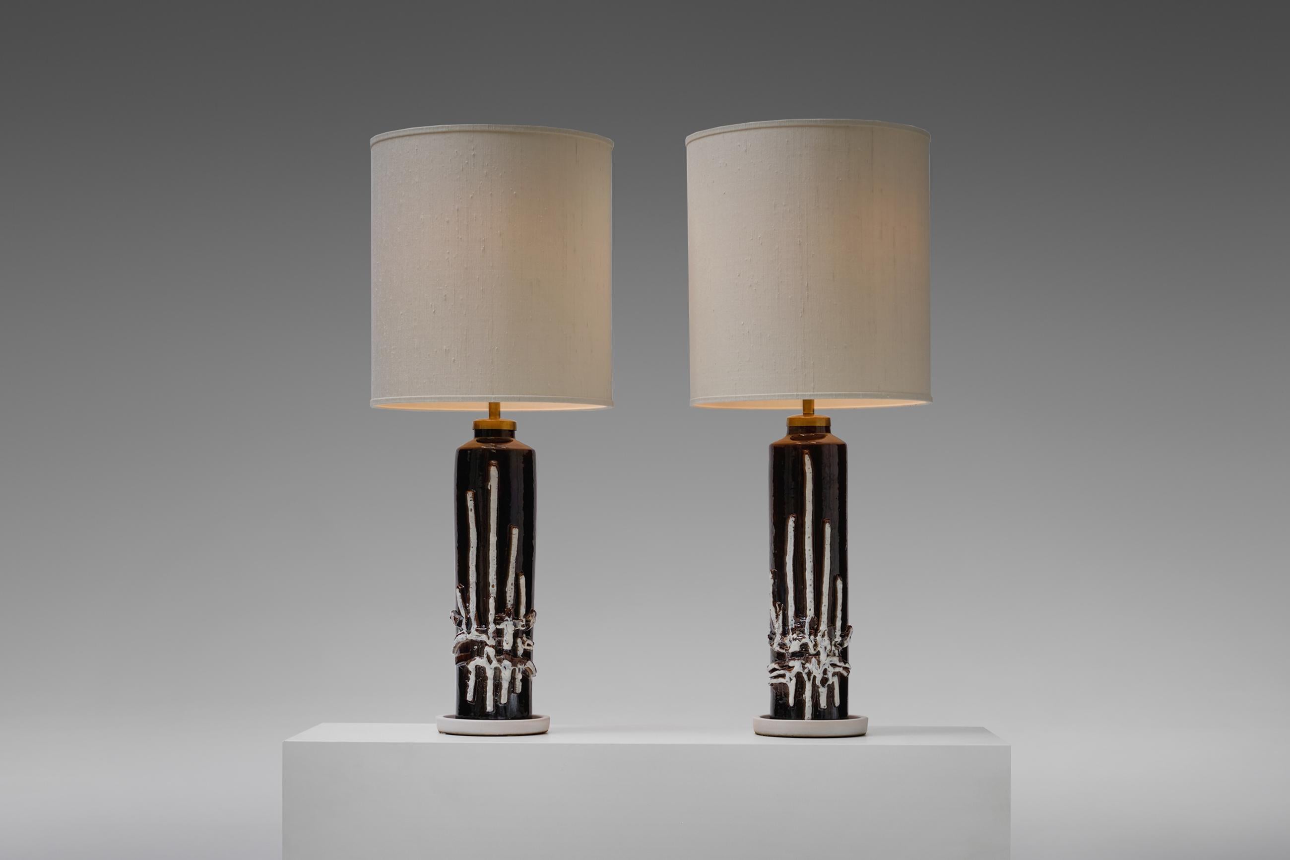 Outspoken set of two large Brutalist ceramic table lamps, Italy, 1960s. Impressive monumental in size with an artistic decoration. The bases have a great glaze finish, the brown / deep eggplant colored base has an almost oil like finish which