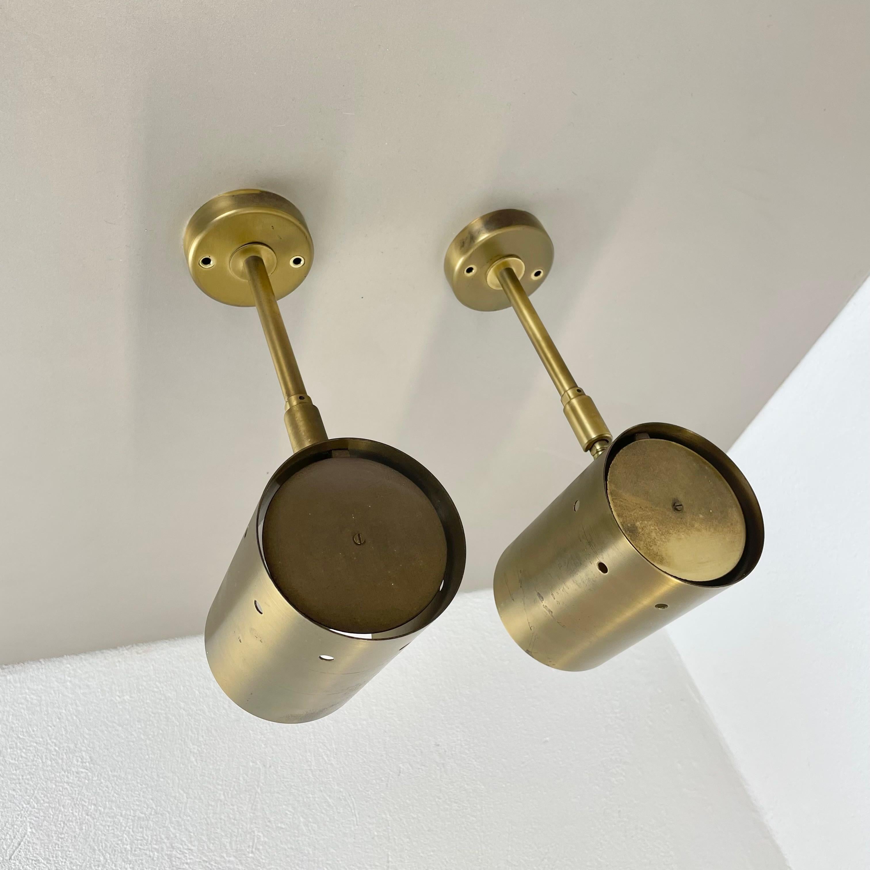 Satz von zwei großen minimalistischen Wandleuchten aus Messing, Italien 1970er (Moderne der Mitte des Jahrhunderts) im Angebot