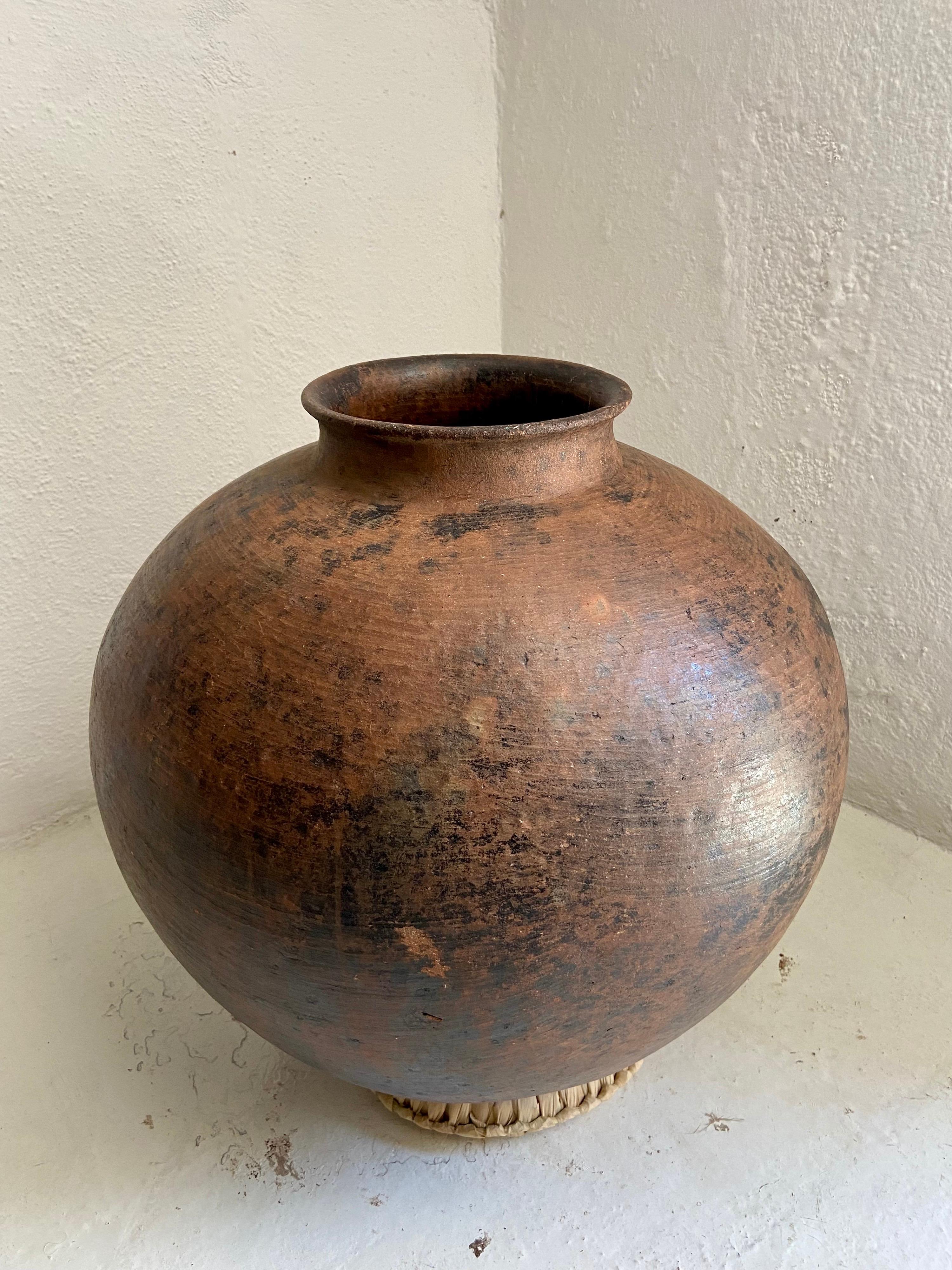 Set of Two Large Pots from Mexico In Good Condition In San Miguel de Allende, Guanajuato