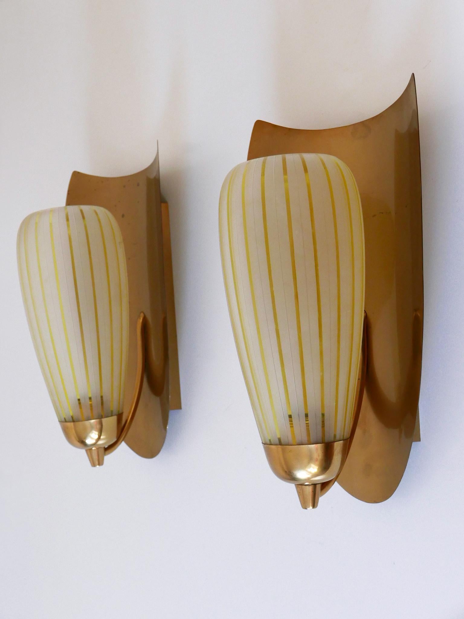 Ensemble de deux grandes appliques par Wilhelm Wagenfeld pour Peill & Putzler Allemagne années 1950 en vente 2