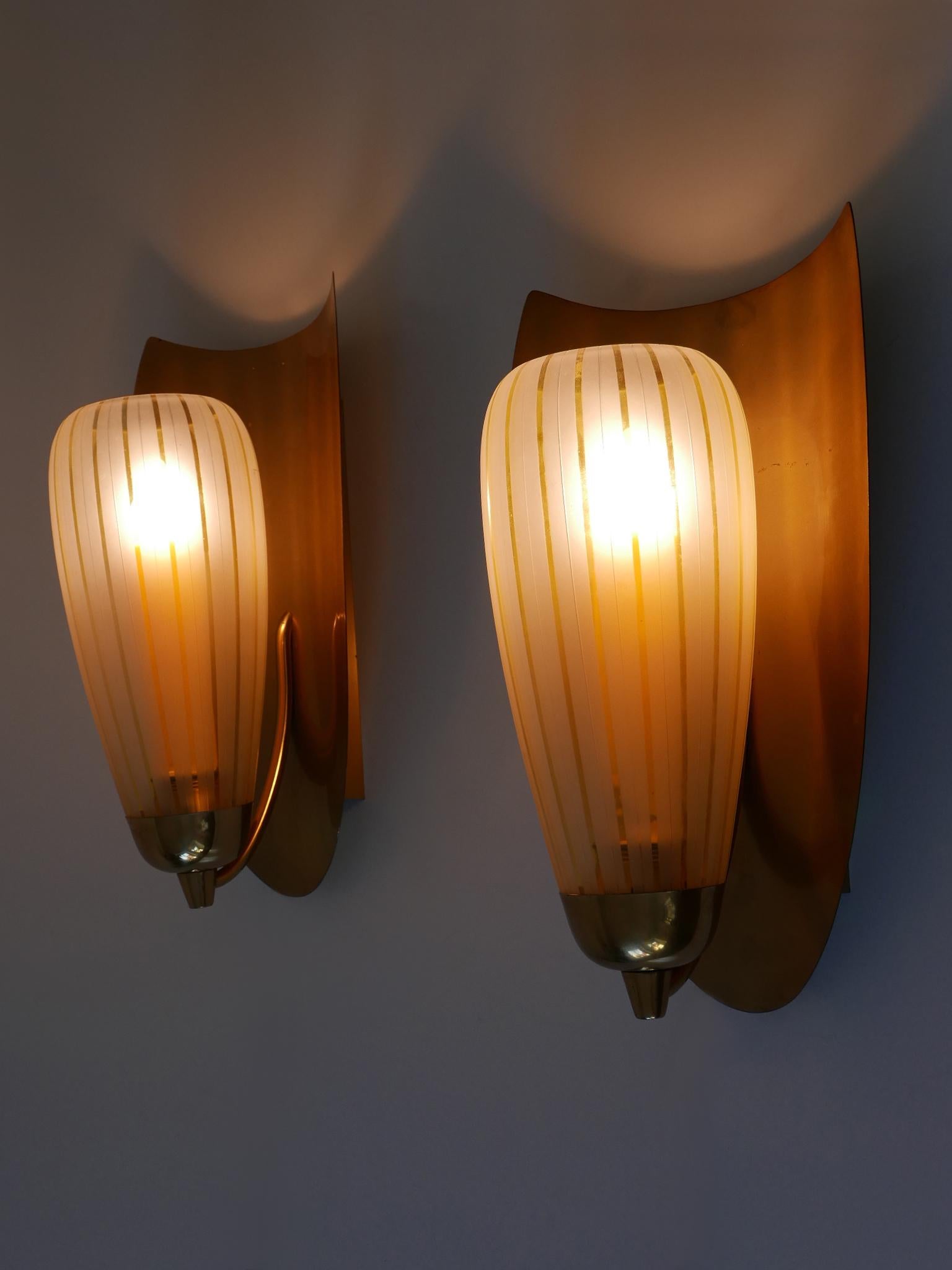 Ensemble de deux grandes appliques par Wilhelm Wagenfeld pour Peill & Putzler Allemagne années 1950 en vente 3