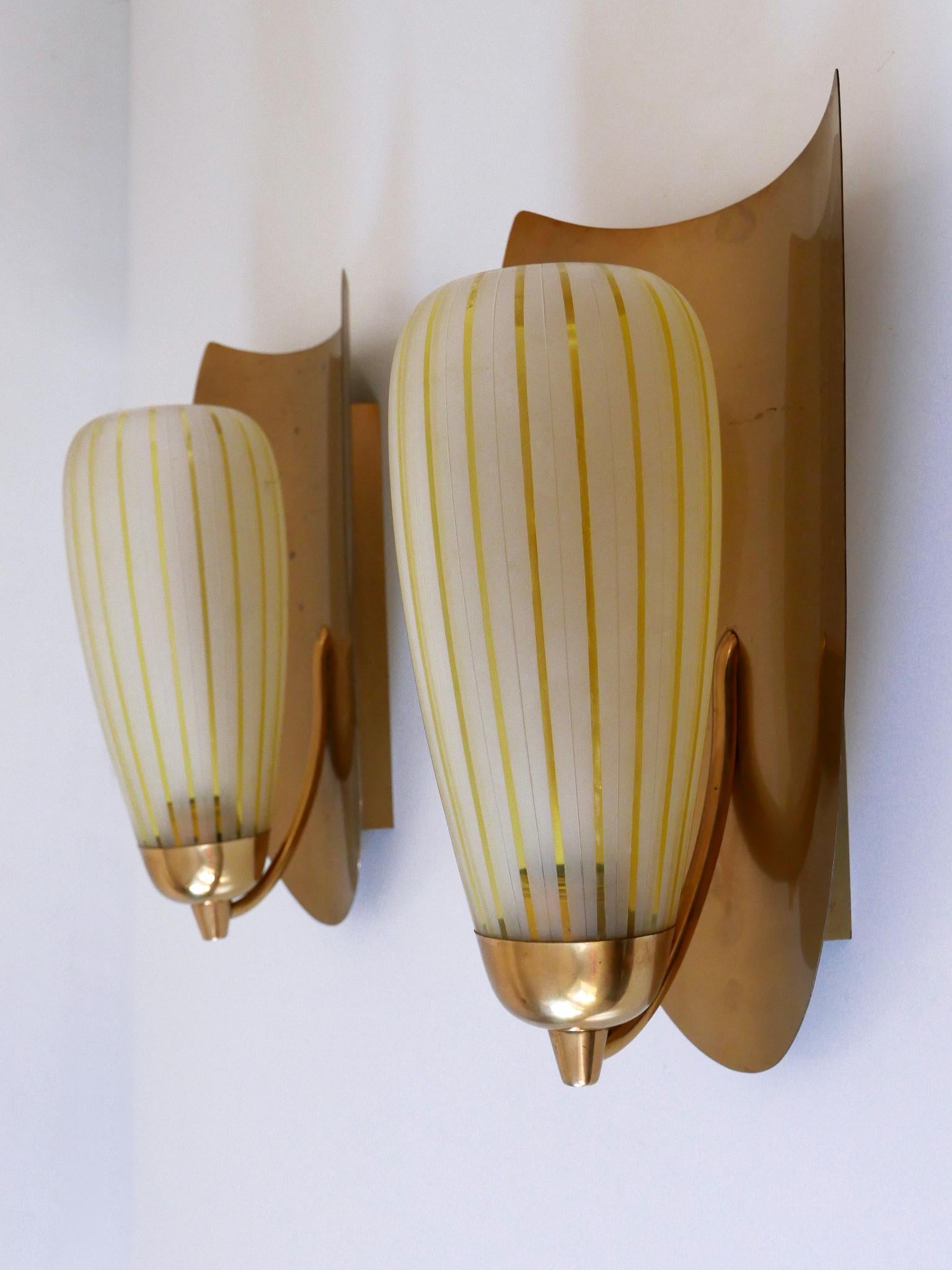 Ensemble de deux grandes appliques par Wilhelm Wagenfeld pour Peill & Putzler Allemagne années 1950 en vente 4