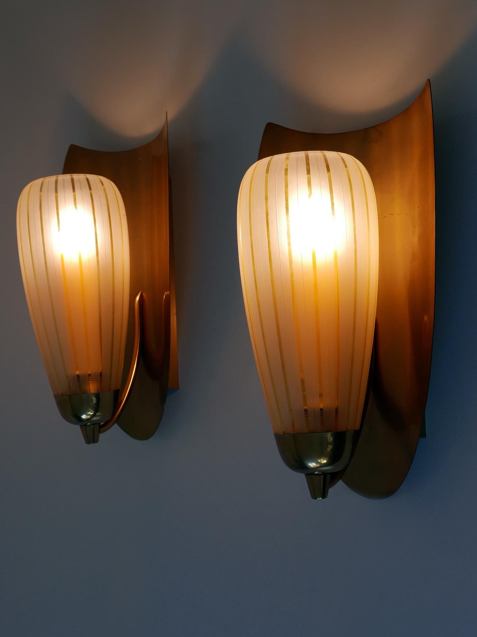 Ensemble de deux grandes appliques par Wilhelm Wagenfeld pour Peill & Putzler Allemagne années 1950 en vente 5