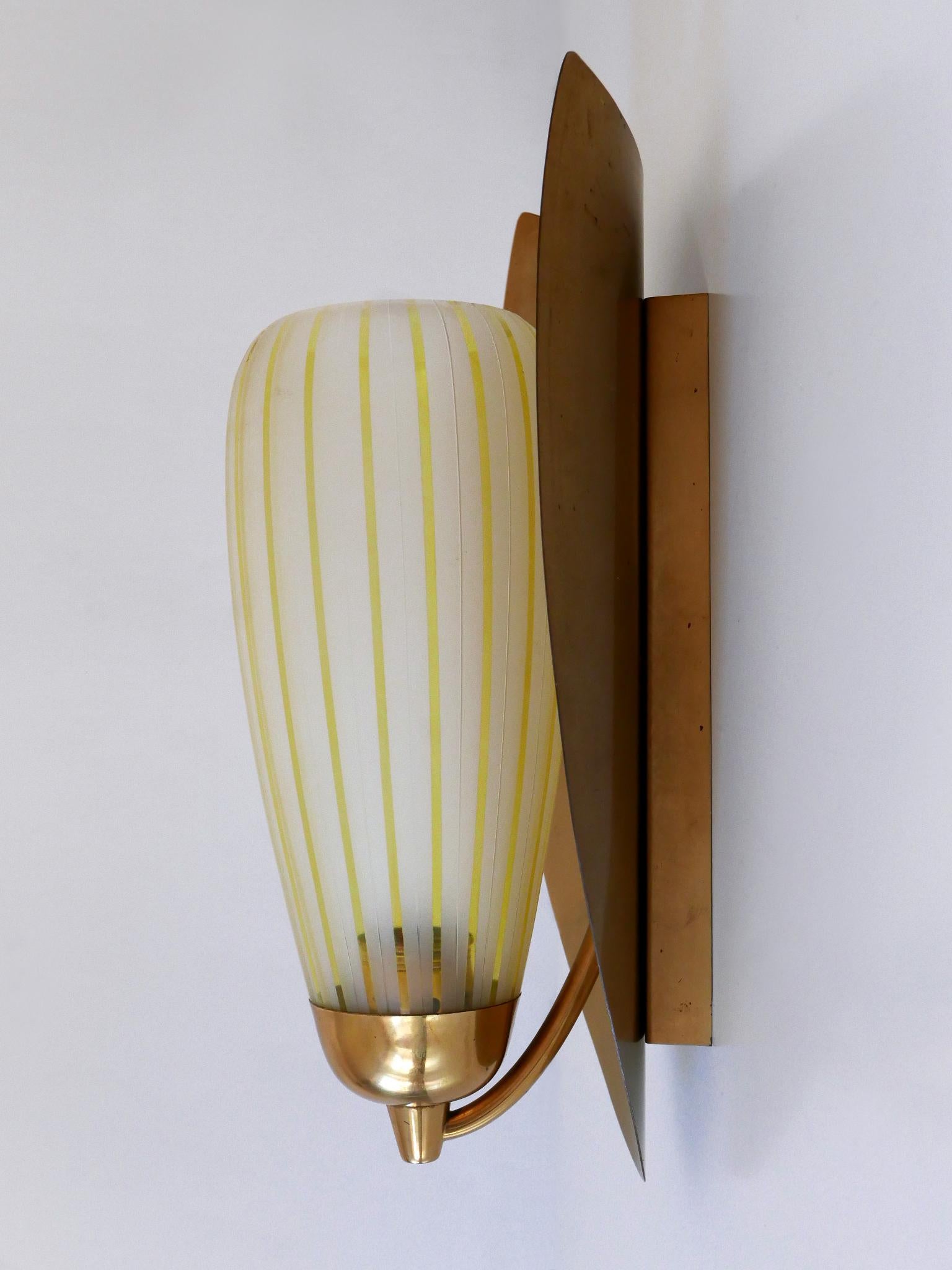Ensemble de deux grandes appliques par Wilhelm Wagenfeld pour Peill & Putzler Allemagne années 1950 en vente 6
