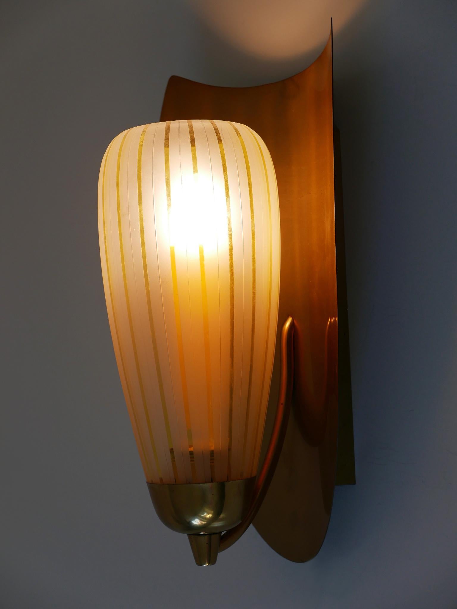 Ensemble de deux grandes appliques par Wilhelm Wagenfeld pour Peill & Putzler Allemagne années 1950 en vente 8