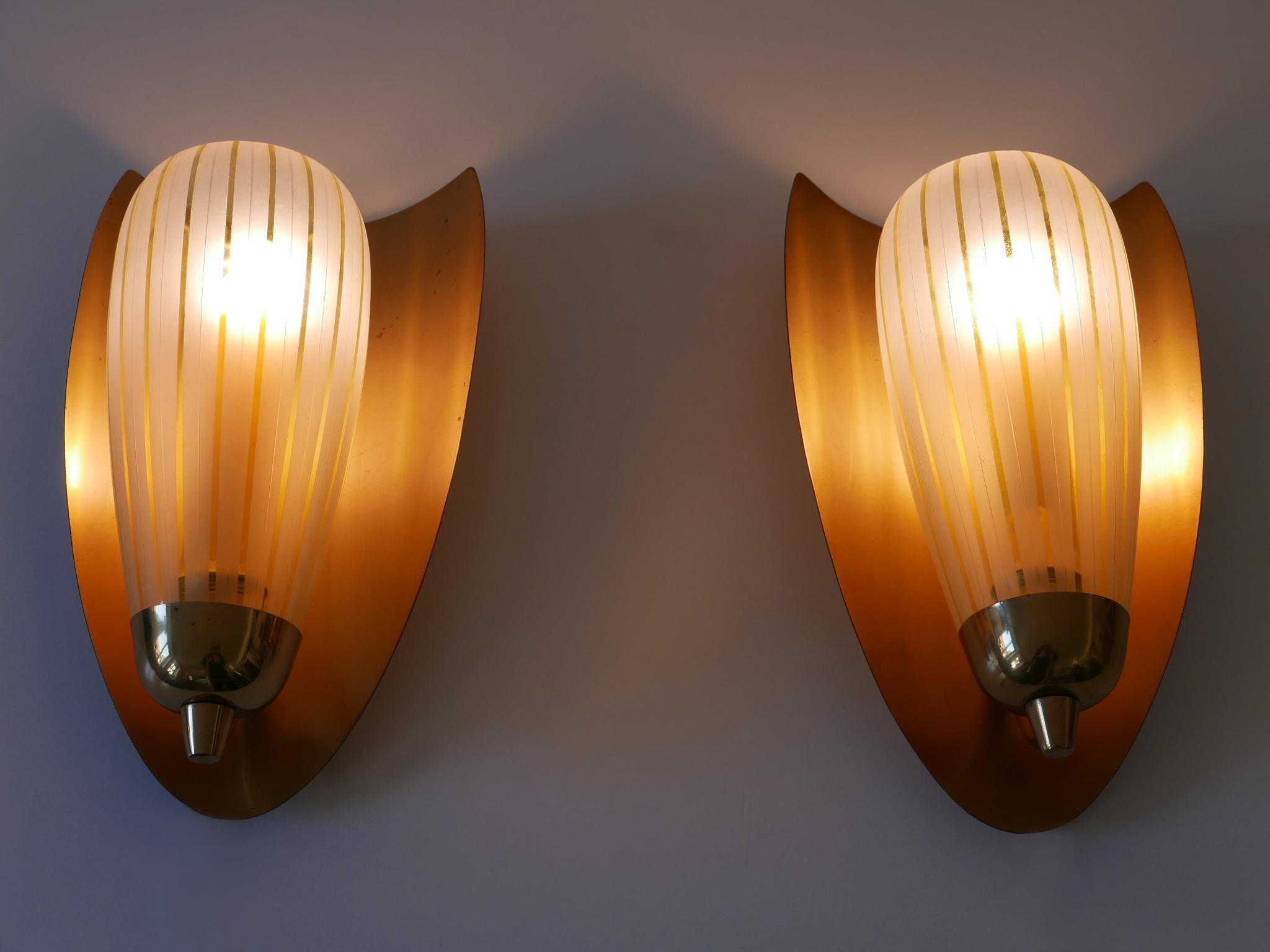 Allemand Ensemble de deux grandes appliques par Wilhelm Wagenfeld pour Peill & Putzler Allemagne années 1950 en vente