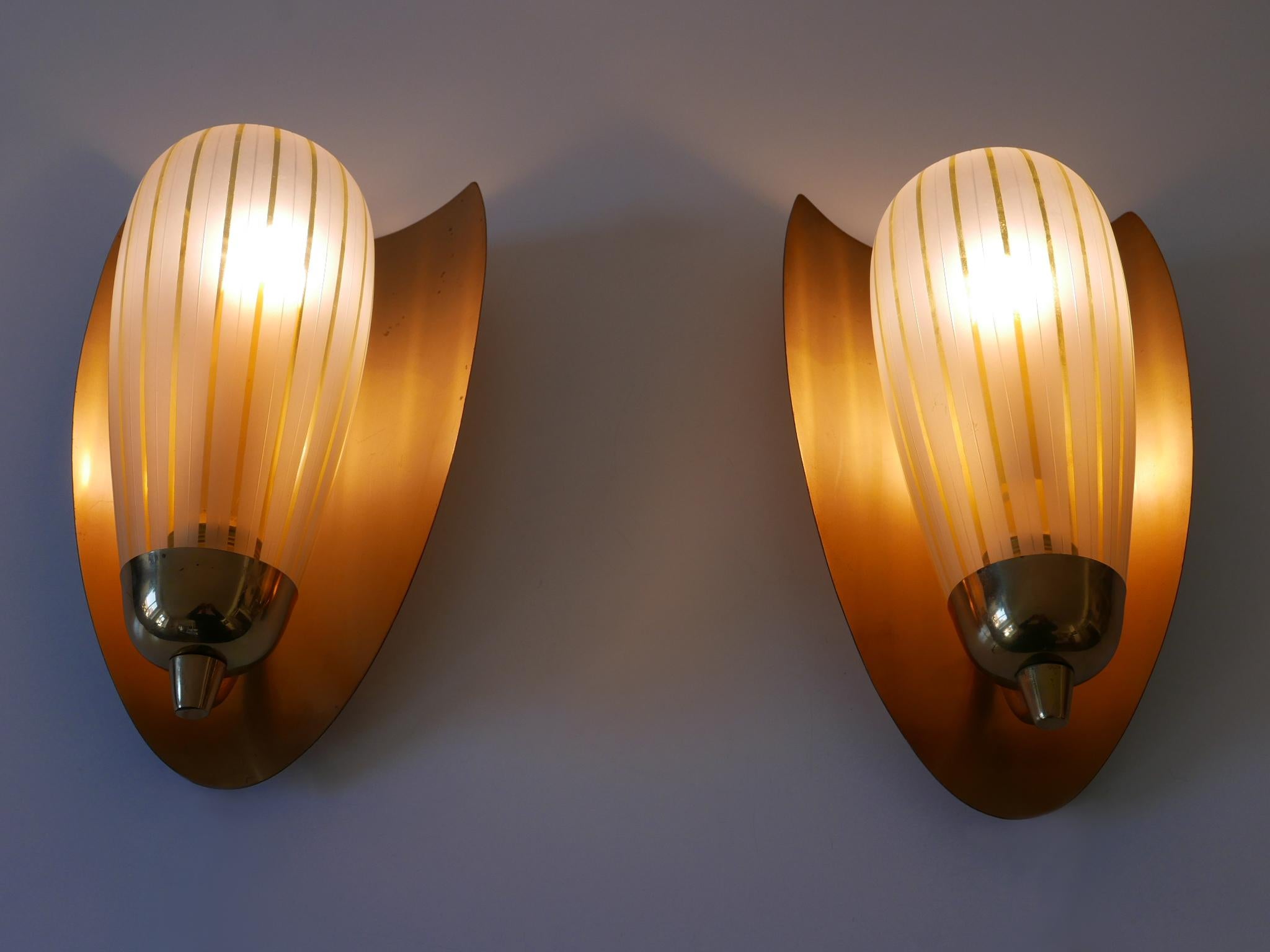 Buriné Ensemble de deux grandes appliques par Wilhelm Wagenfeld pour Peill & Putzler Allemagne années 1950 en vente
