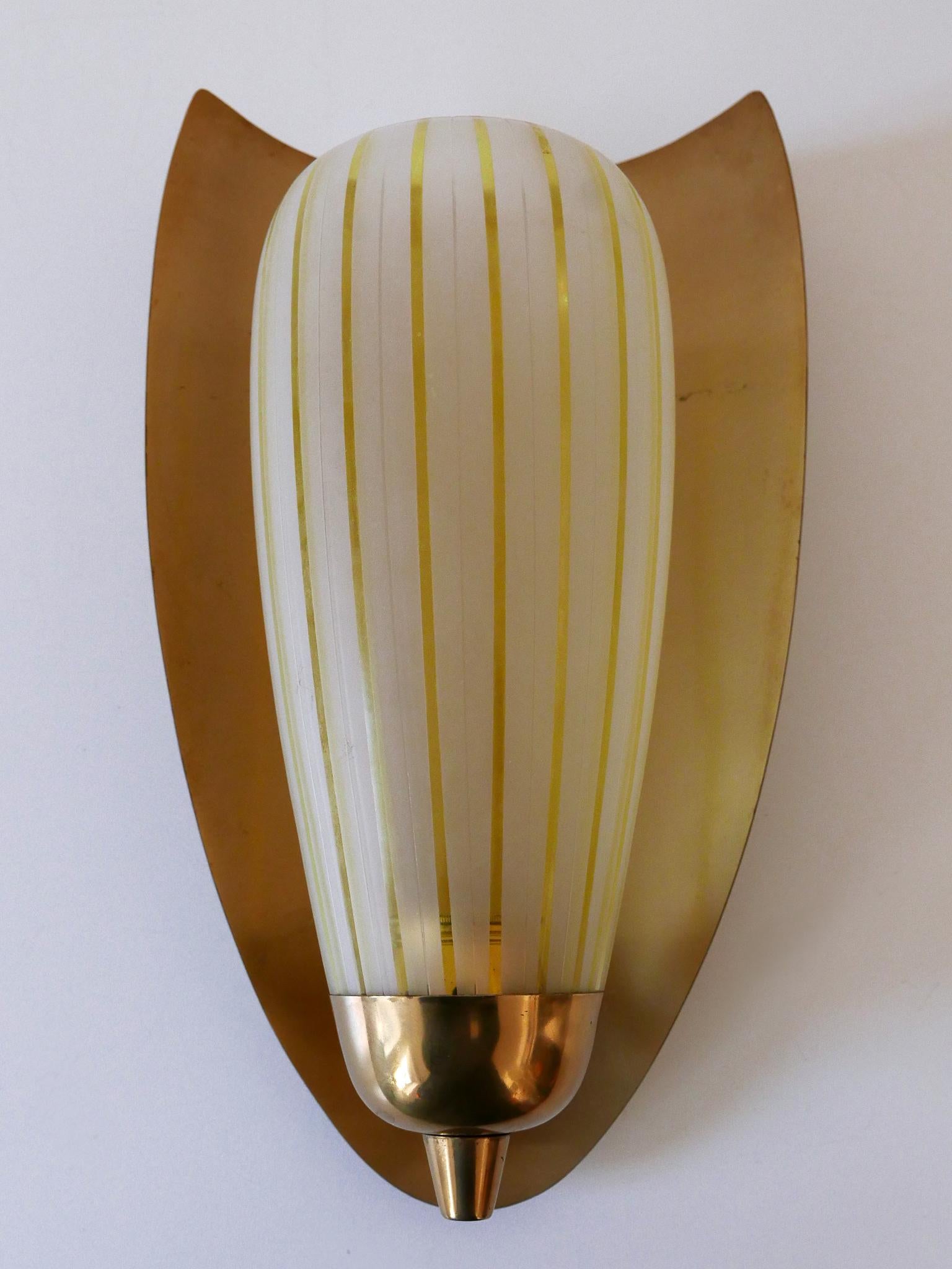 Ensemble de deux grandes appliques par Wilhelm Wagenfeld pour Peill & Putzler Allemagne années 1950 Bon état - En vente à Munich, DE