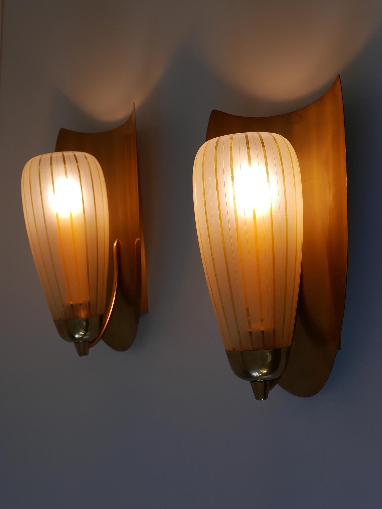 Ensemble de deux grandes appliques par Wilhelm Wagenfeld pour Peill & Putzler Allemagne années 1950 en vente 1