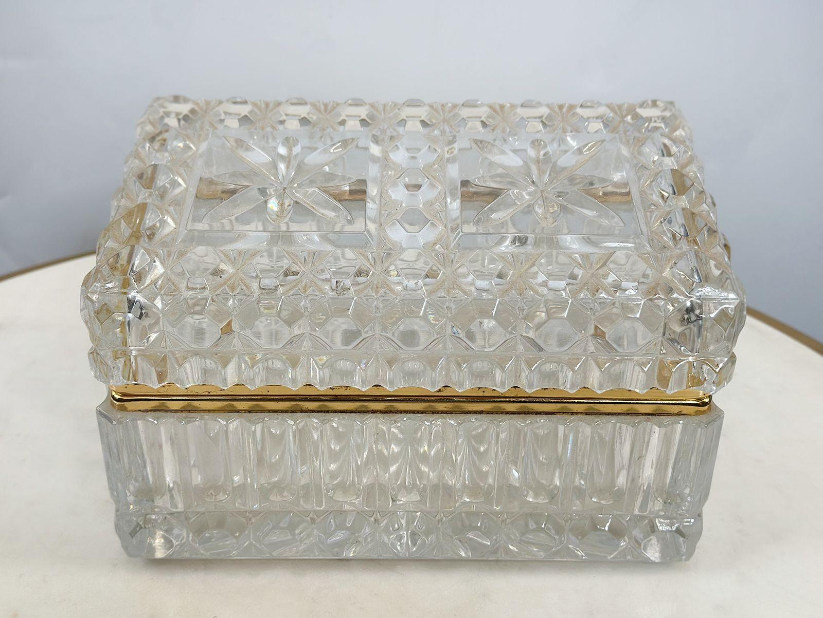 Set of two antique ormolu and cut-crystal casket boxes by Baccarat, France. Since 1764, Baccarat have crafted superb glass pieces for an elite clientele, and this casket exemplifies their extraordinary craftsmanship.
The body of the boxes are