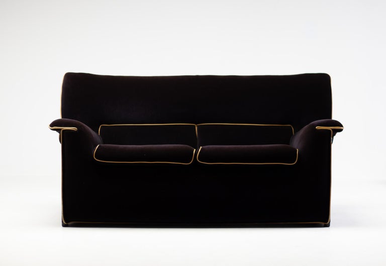 Pair of Lauriana 2-seater sofas designed in 1978 by Afra & Tobia Scarpa for B&B Italia. 
Dark chocolate brown removable velvet upholstery with camel leather piping. Mounted on a steel frame with plastic feet. Two loose seating cushions. Good