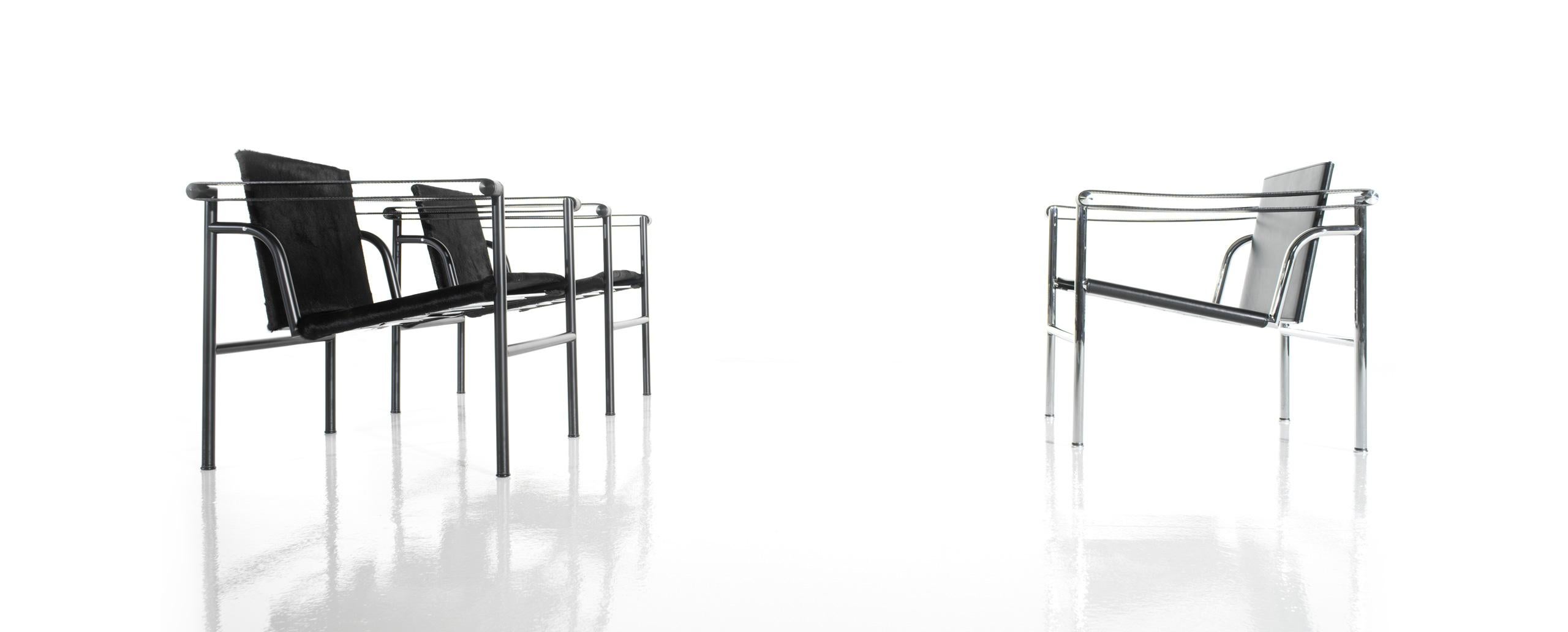 Satz von zwei Lc1-Stühlen von Le Corbusier, Charlotte Perriand von Cassina im Angebot 2