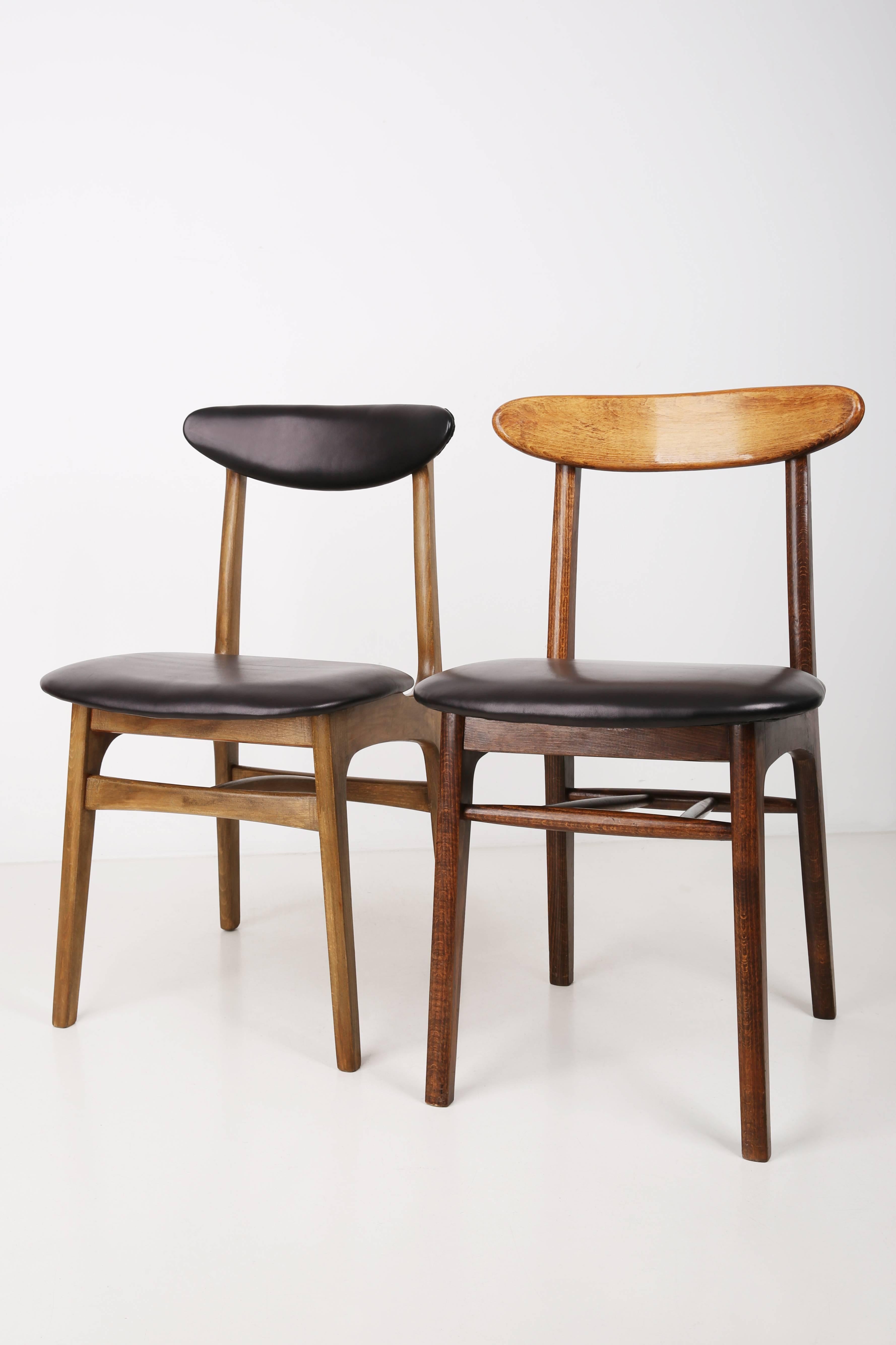 Ensemble de deux chaises en cuir noires du 20ème siècle, années 1960 Excellent état - En vente à 05-080 Hornowek, PL