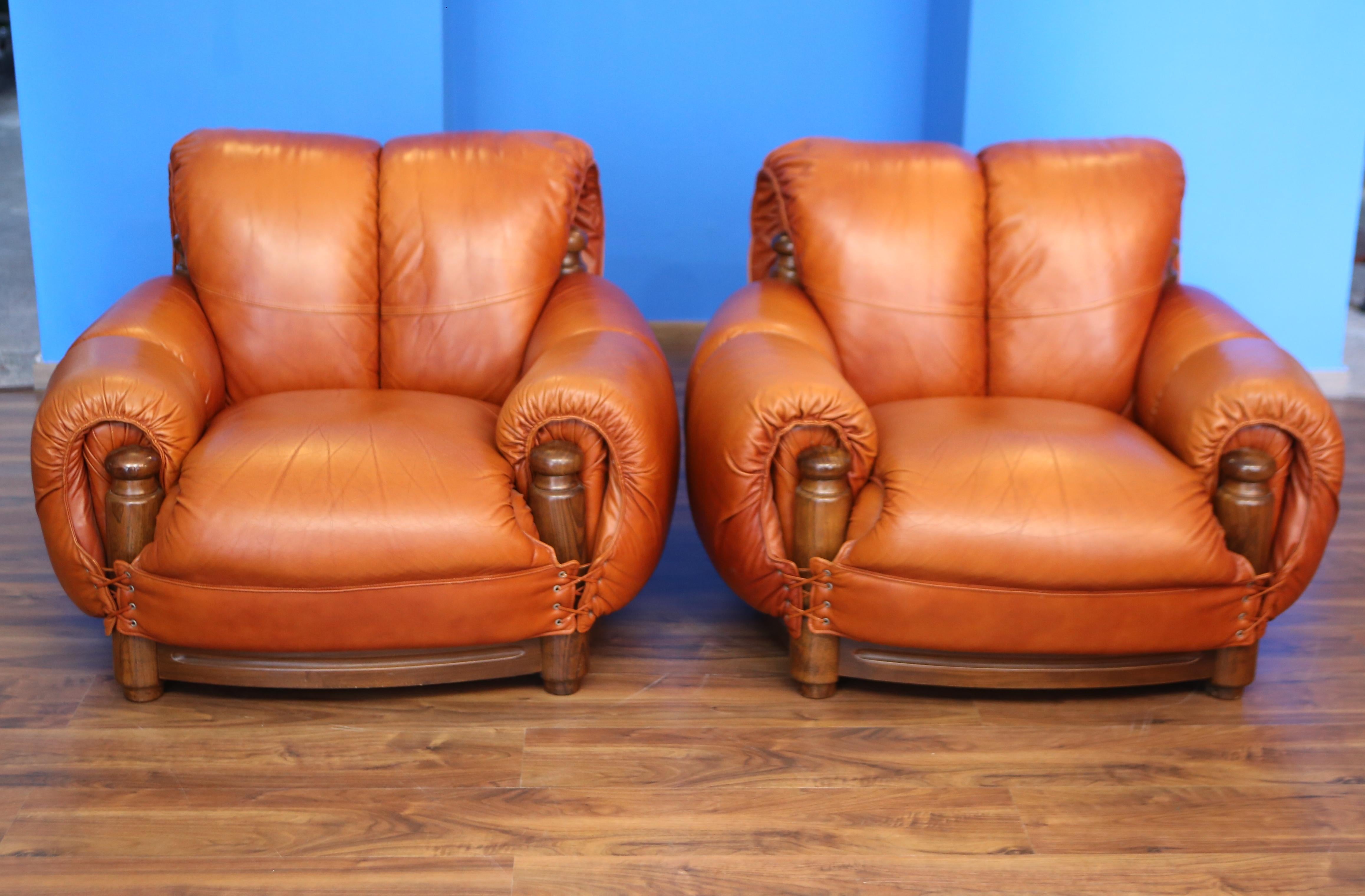 set of two leather armchairs cognac colored in the style of sergio rodriguez.
These armchairs are in exceptional condition, the cognac colored leather has no defects. ideal for open environments.