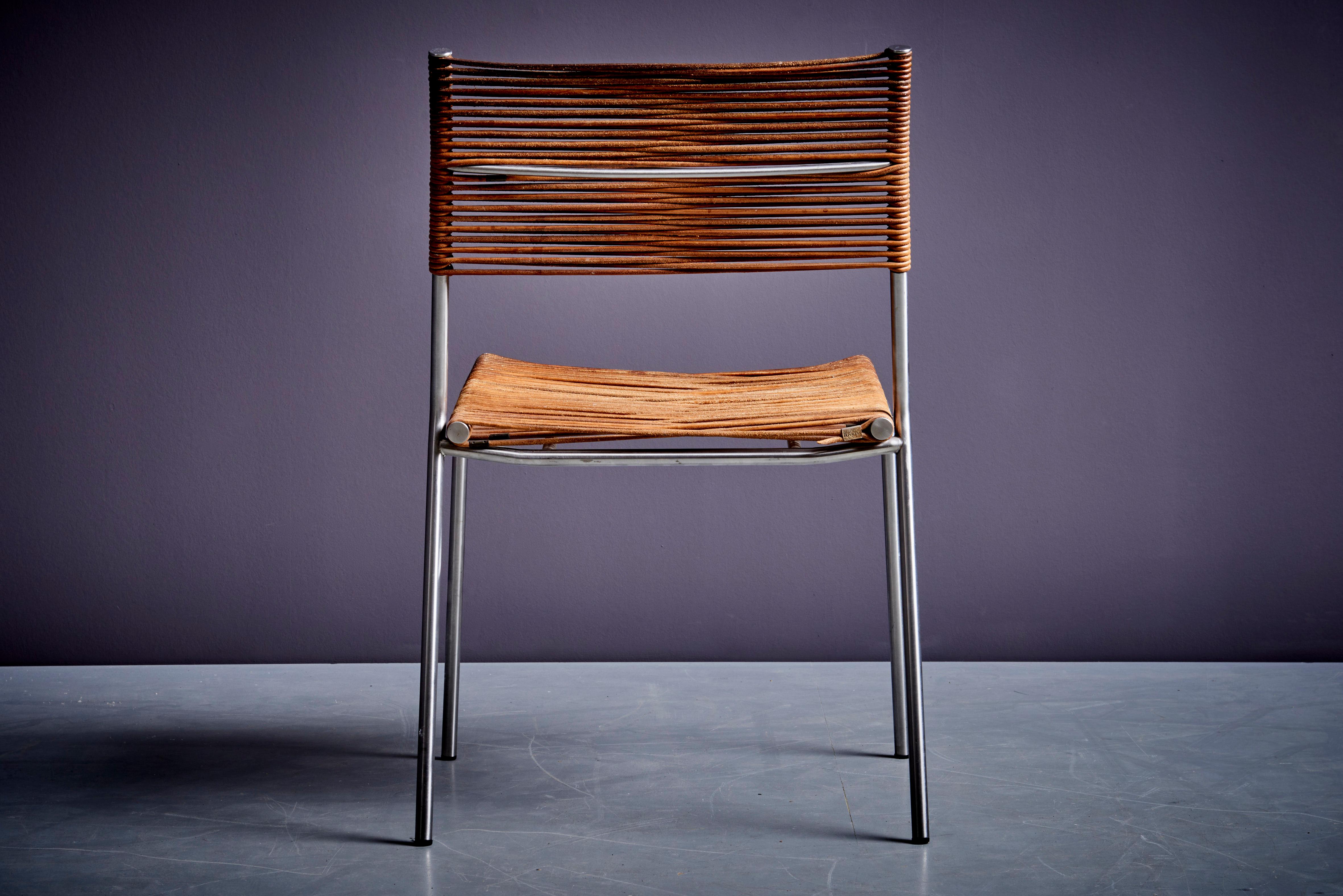 Set of two leather Bonacina Miss B2 chairs by Tito Agnoli In Good Condition For Sale In Berlin, DE