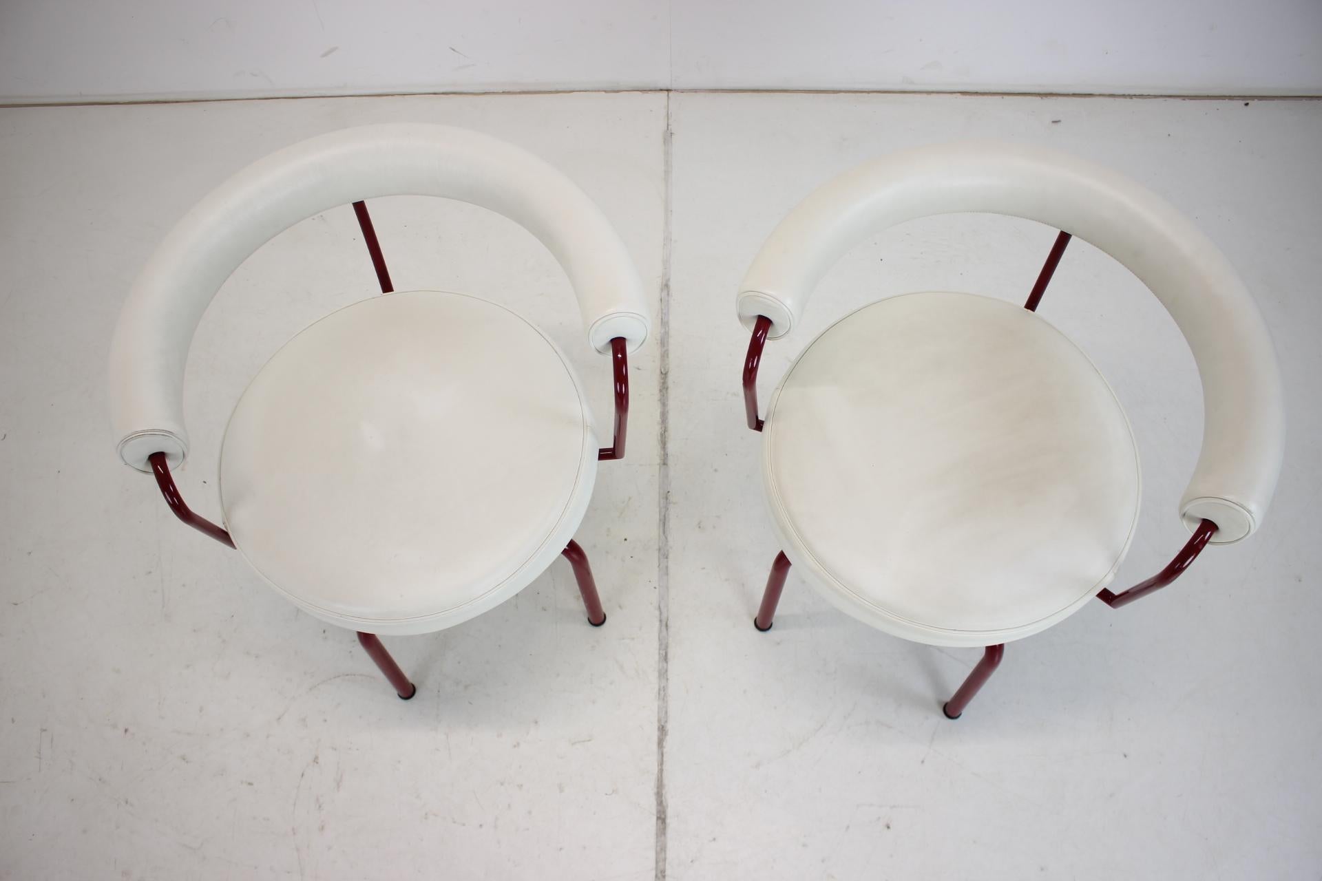 Mid-Century Modern Set of ¨Two Leather Cassina Swivel Arm Chairs LC7 by Le Corbusier For Sale