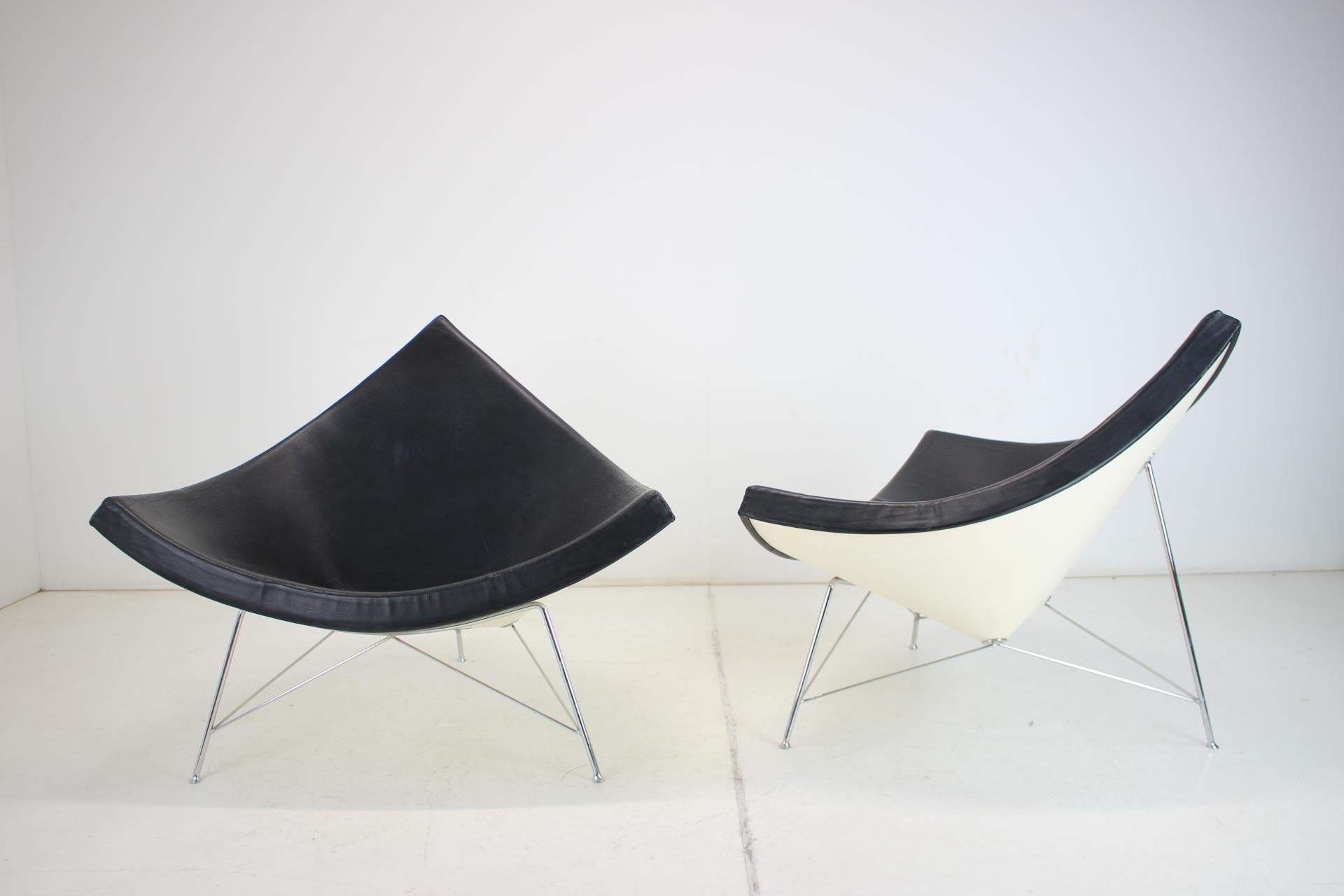 Mid-Century Modern Set of Two Leather Original George Nelson Coconut Chairs, Vitra For Sale