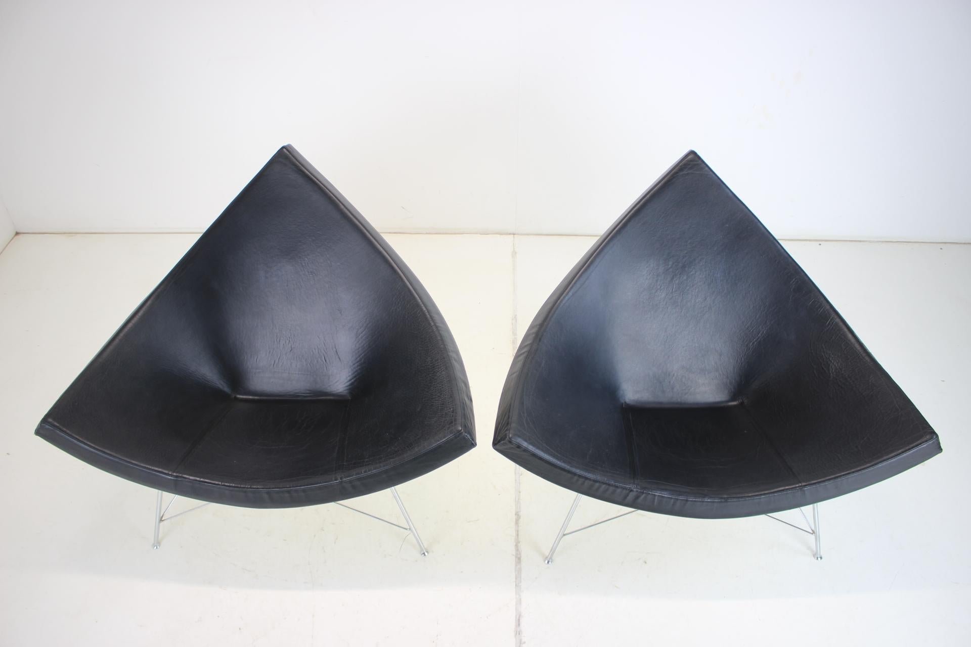 Set of Two Leather Original George Nelson Coconut Chairs, Vitra In Good Condition For Sale In Praha, CZ