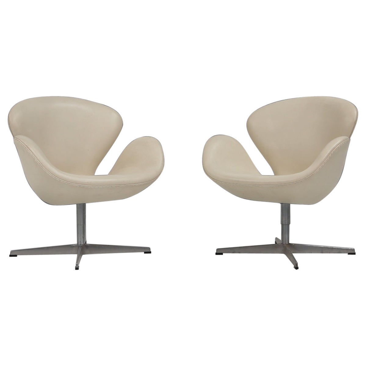 Satz von zwei ledernen Swan-Stühlen von Arne Jacobsen für Fritz Hansen