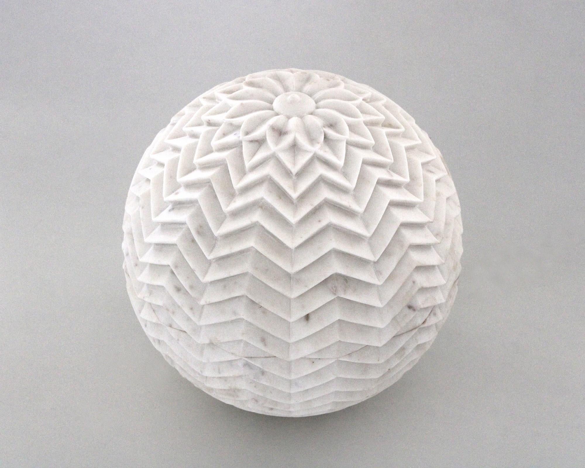Hand-Carved Set of Two Lehariya Cone Globes in White Marble Handcrafted in India For Sale