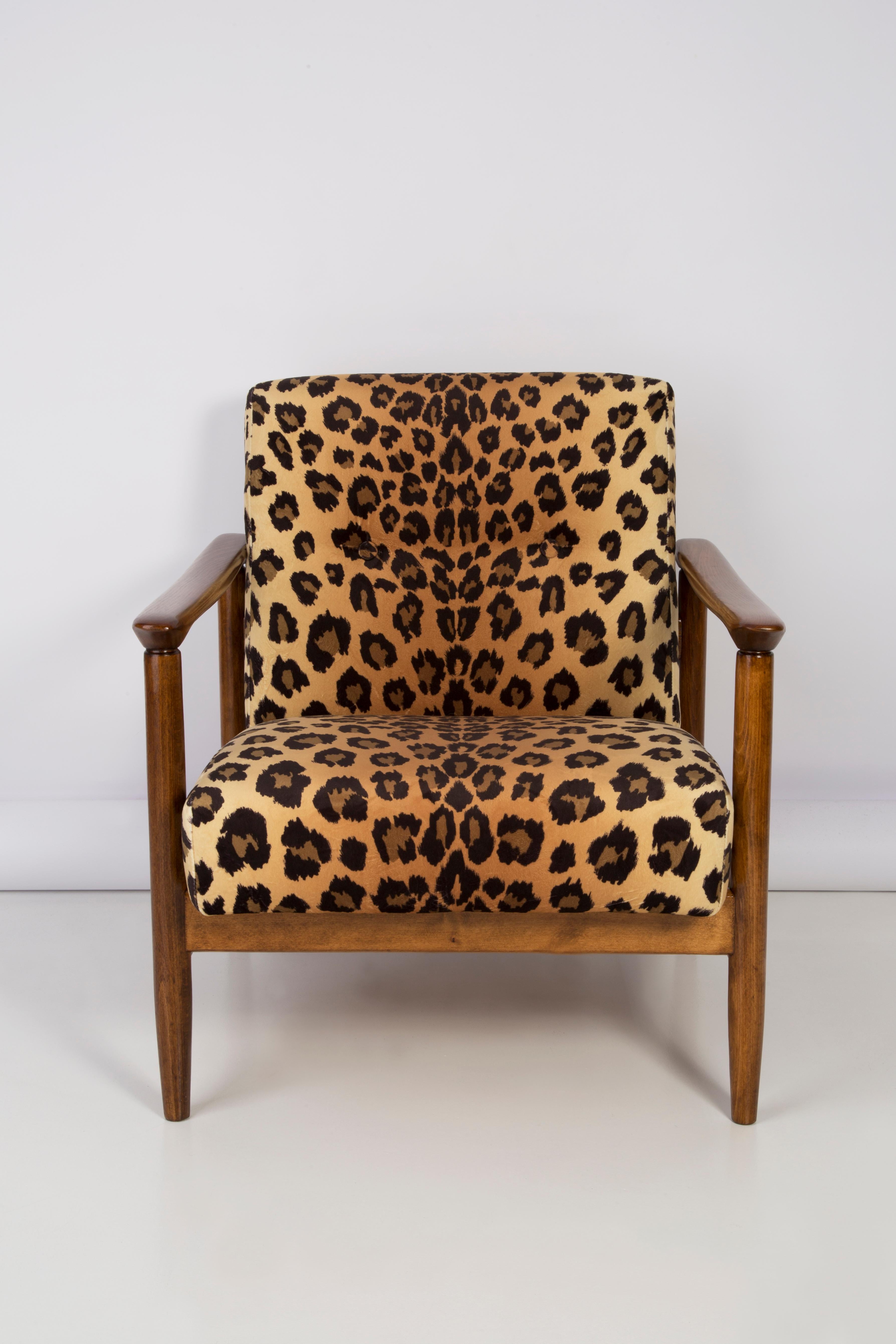 Hand-Crafted Set of Two Leopard Velvet Vintage Armchairs, Edmund Homa, 1960s, Poland For Sale