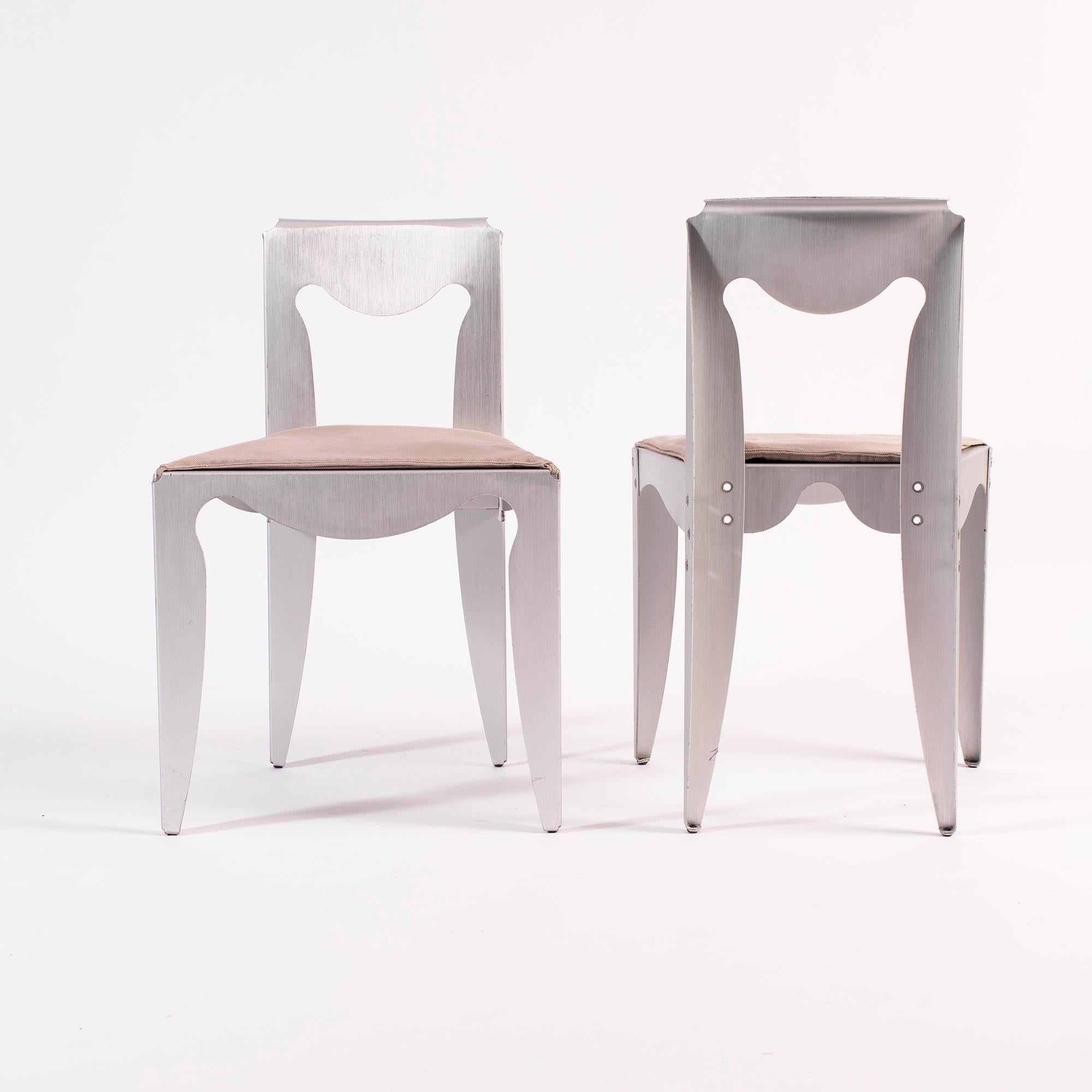 Sculptural chairs designed by the Italian duo Afra & Tobia Scarpa.
The structure is in aluminium with satined anodized finish and the seat is covered in the original fabric upholstery. They wear the manufacturer’s label on the back of the seat.
