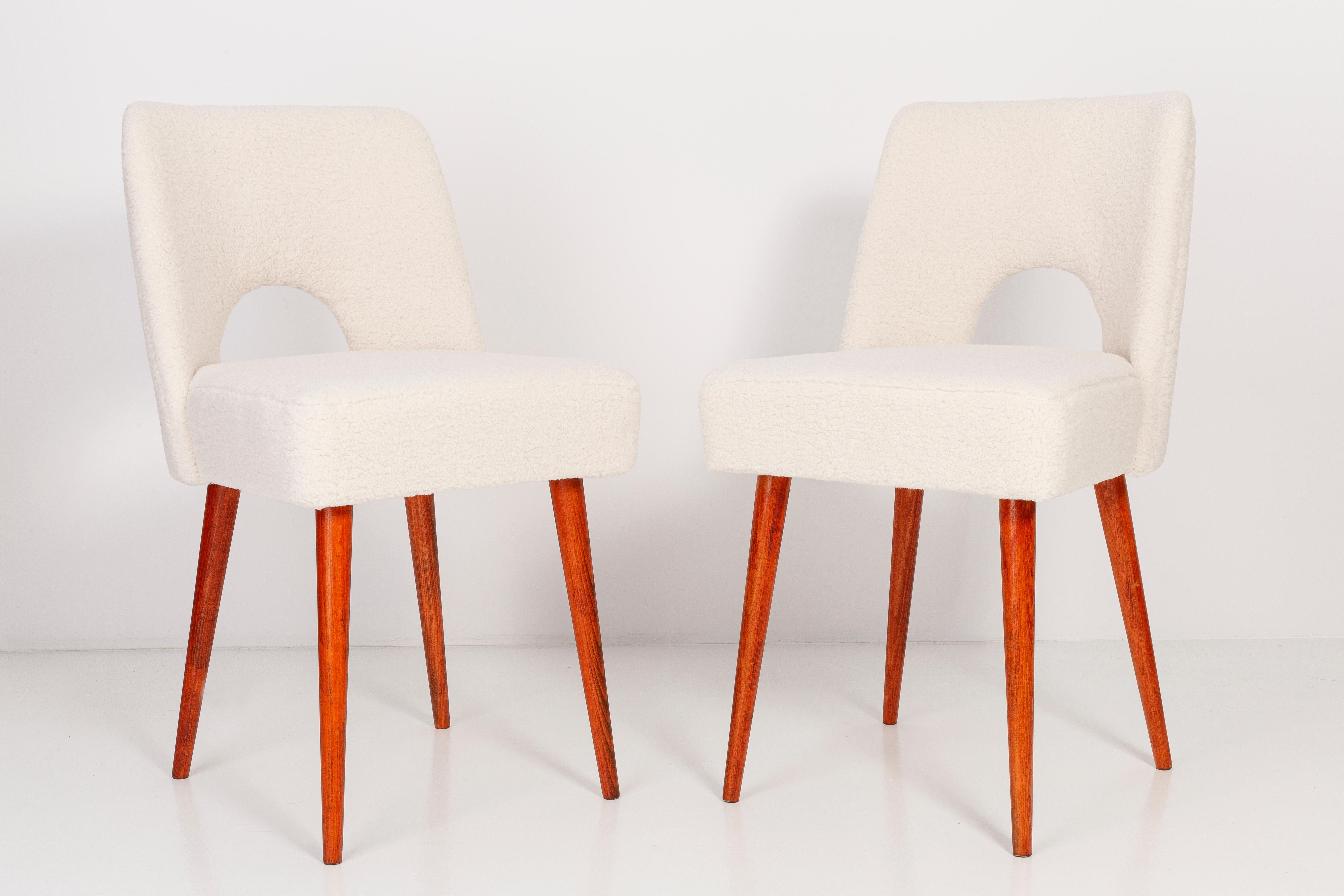 Mid-Century Modern Set of Two Light Crème Boucle 'Shell' Chairs, 1960s For Sale