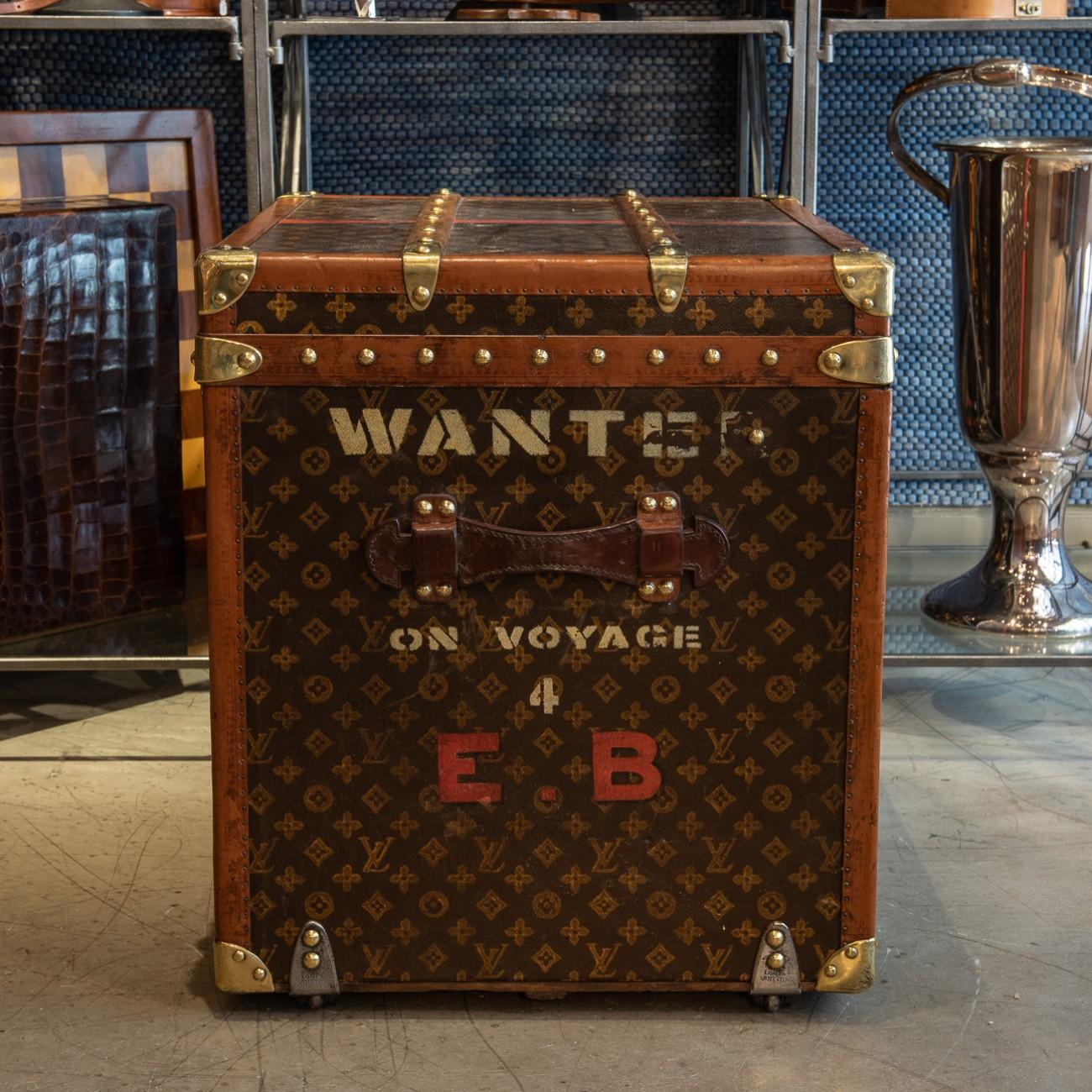 Set of Two Louis Vuitton LV Monogram Pattern Trunks, circa 1915 In Good Condition In London, GB