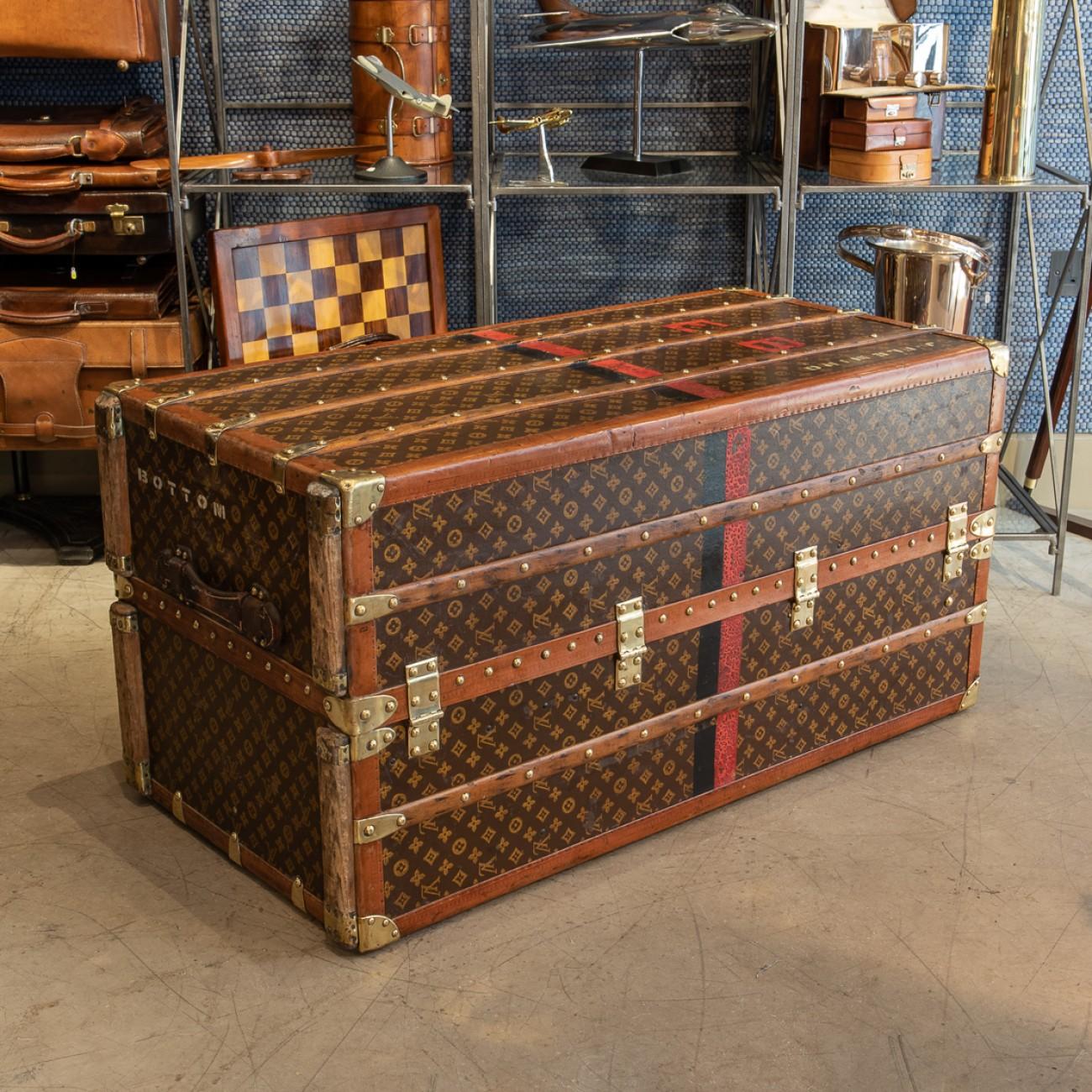 Set of Two Louis Vuitton LV Monogram Pattern Trunks, circa 1915 2