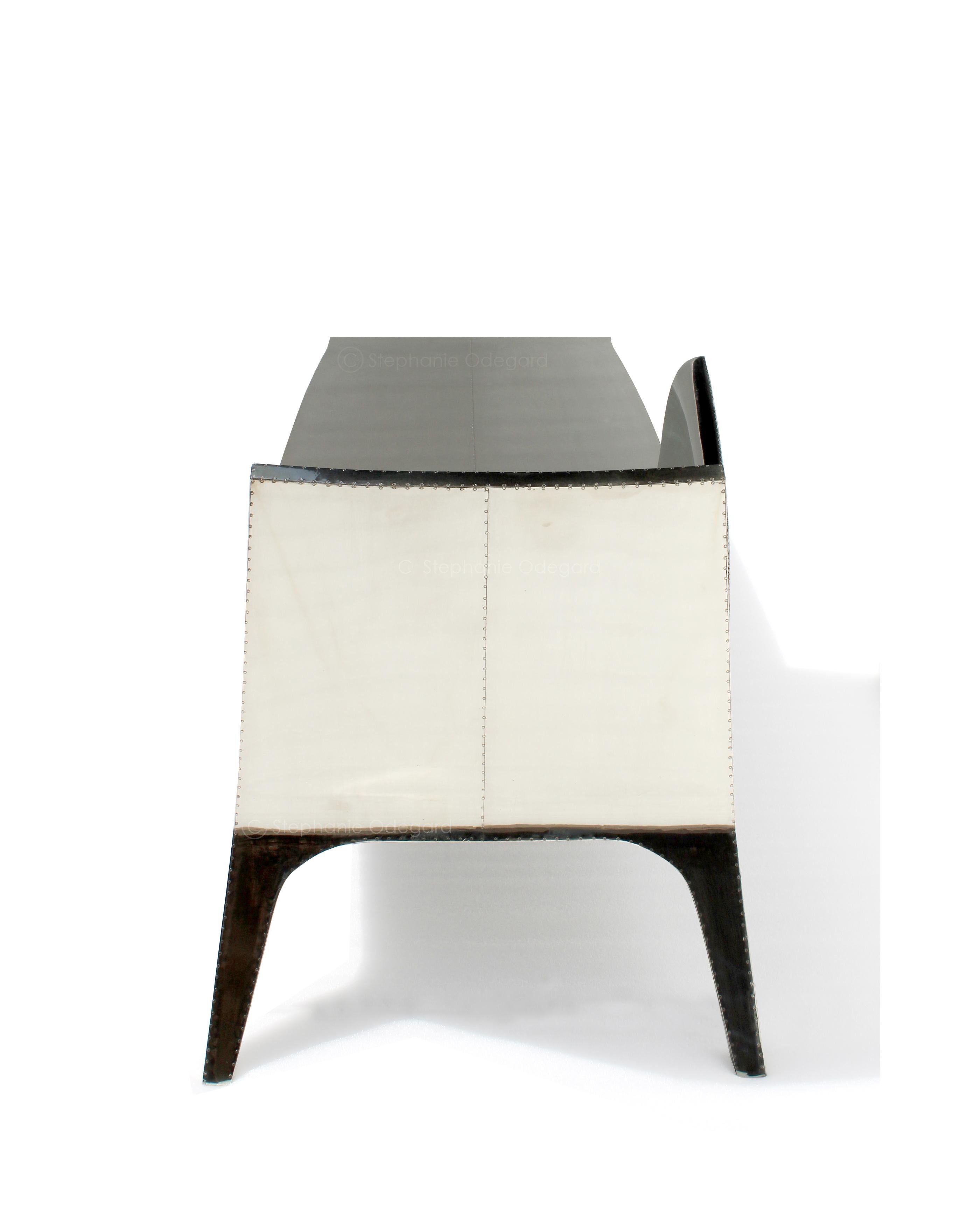 Set aus zwei Louise-Sesseln aus weißer Bronze, verkleidet über Holz von Paul Mathieu im Angebot 1