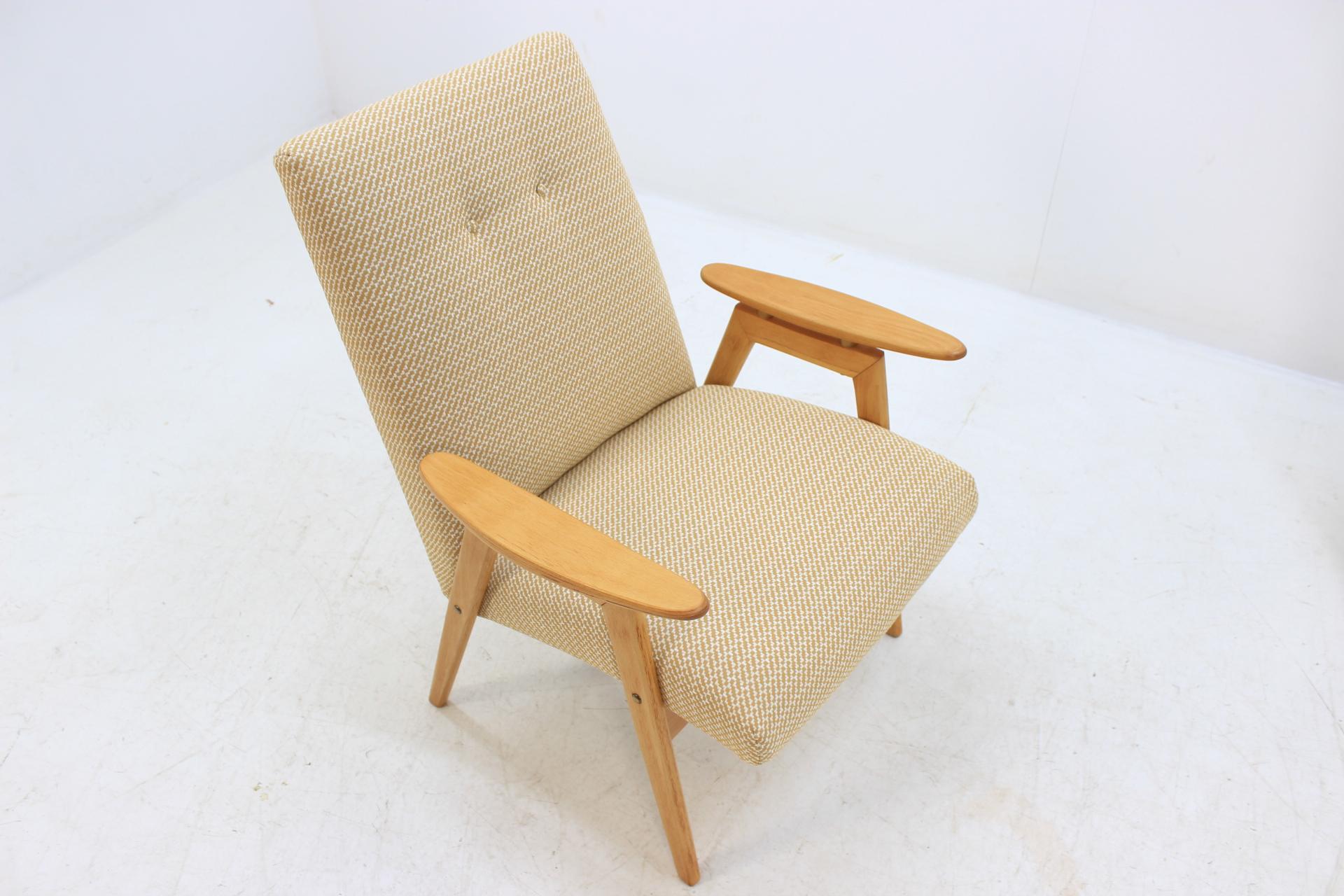 Set of Two Lounge Chair by Jaroslav Šmídek for Jitona, 1960s For Sale 3