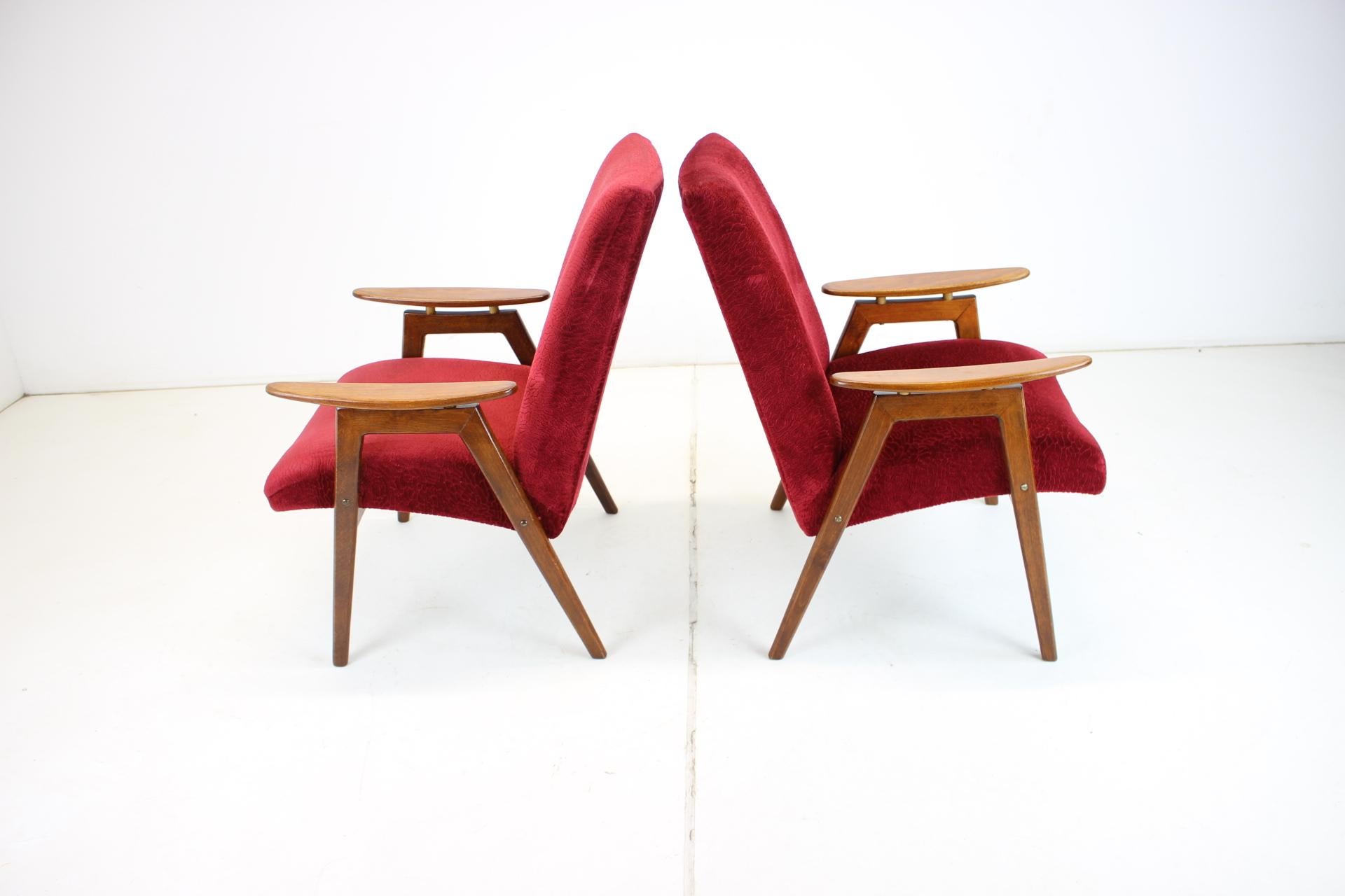 Mid-Century Modern Set of Two Lounge Chair by Jaroslav Šmídek for Jitona, 1960s For Sale