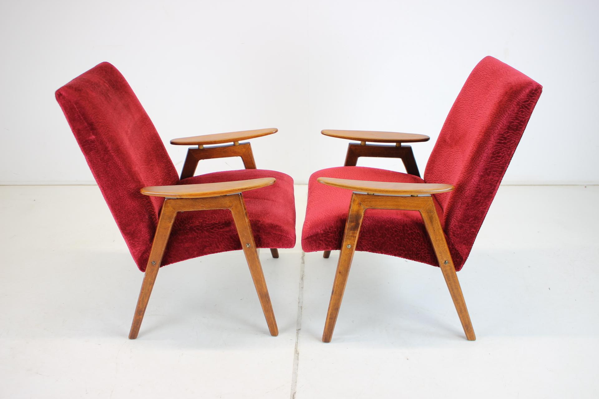 Set of Two Lounge Chair by Jaroslav Šmídek for Jitona, 1960s In Good Condition For Sale In Praha, CZ