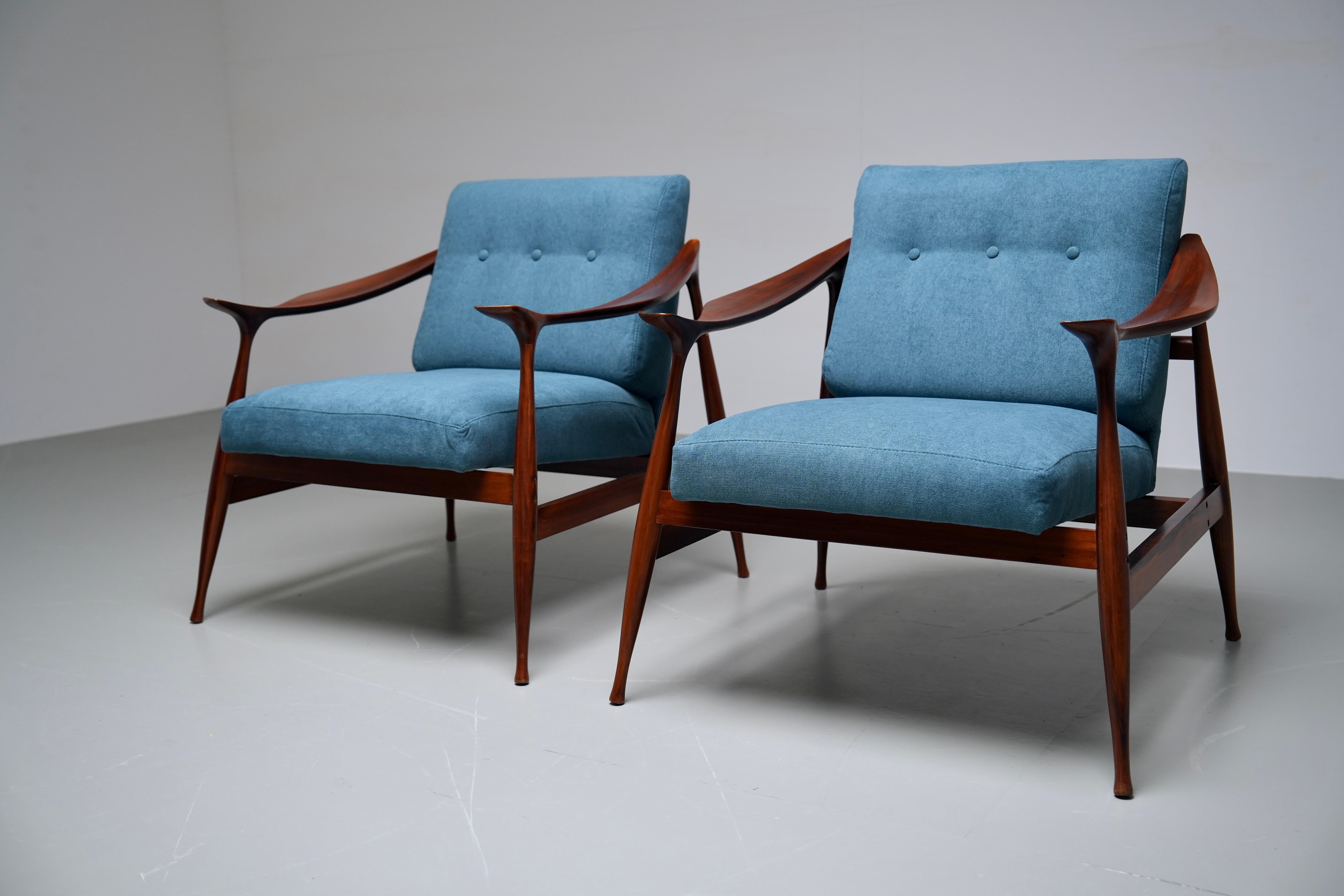 A very rare pair of “Lord” lounge chairs designed by Ico Parisi for Fratelli Reguitti, Italy, 1959. Elegant and sleek lounge chairs with a sculpted solid teak frame. High quality finishing and amazing refined details. The chairs are very comfortable