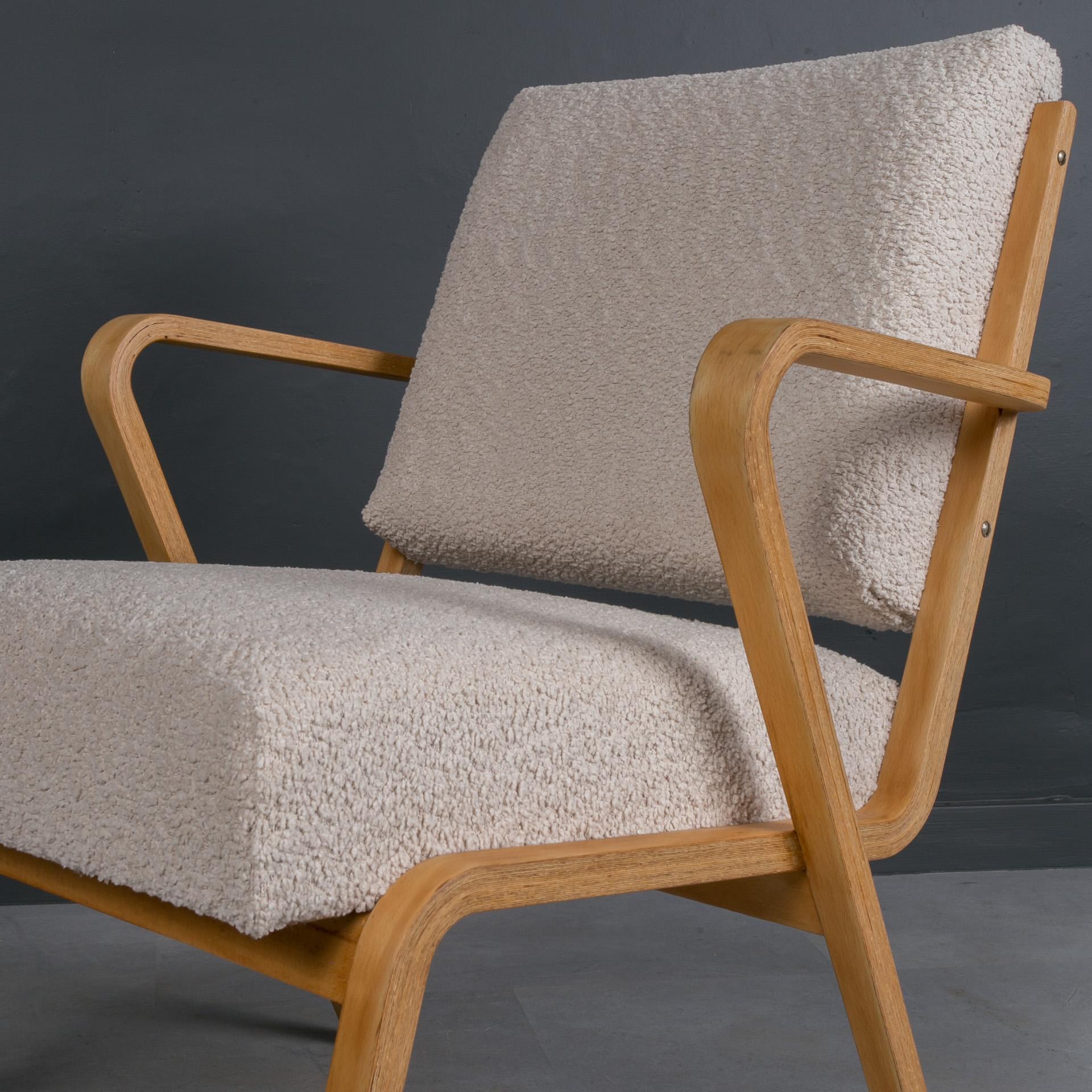 Set of Two Lounge Chairs by S. Selmanagić, 1960s, Reupholstered in Creamy Boucle For Sale 1