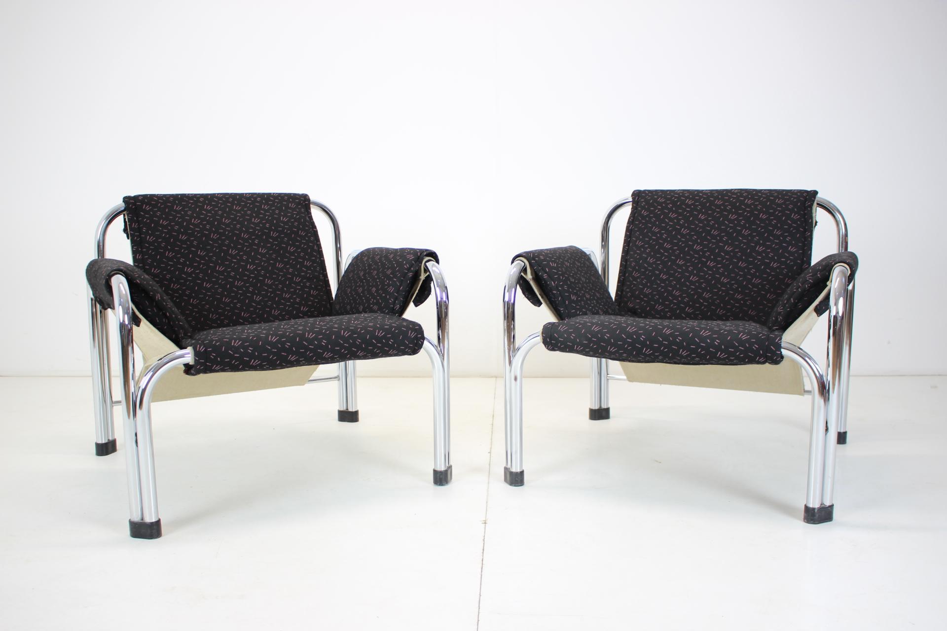 Set of Two Lounge Chairs with Coffee Table Designed by Wiliam Chlebo, 1970's 2