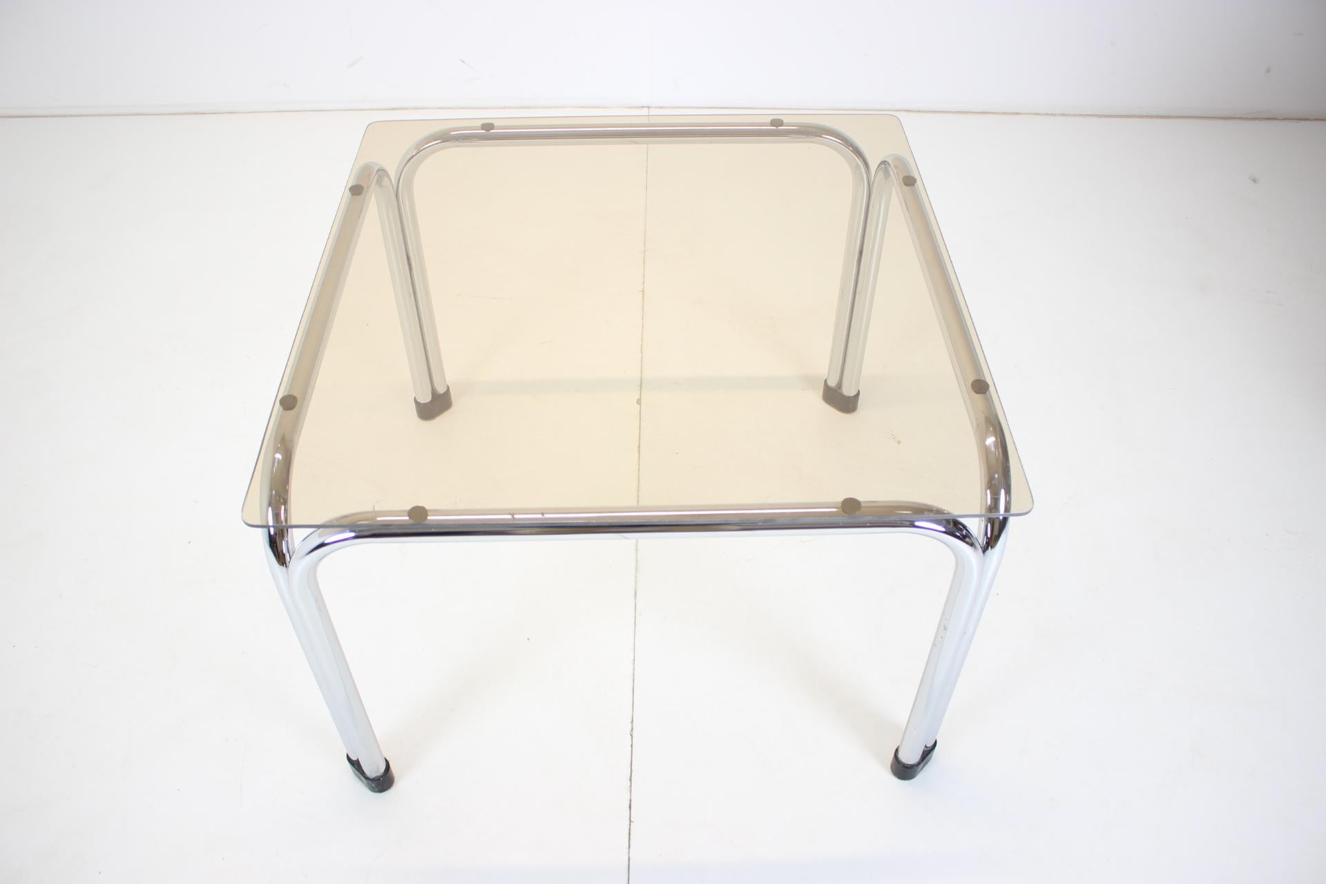 - made in Czechoslovakia
- made of metal, fabric
- dimension of table: H 53cm x W 75cm x D 75cm
- good, original condition.