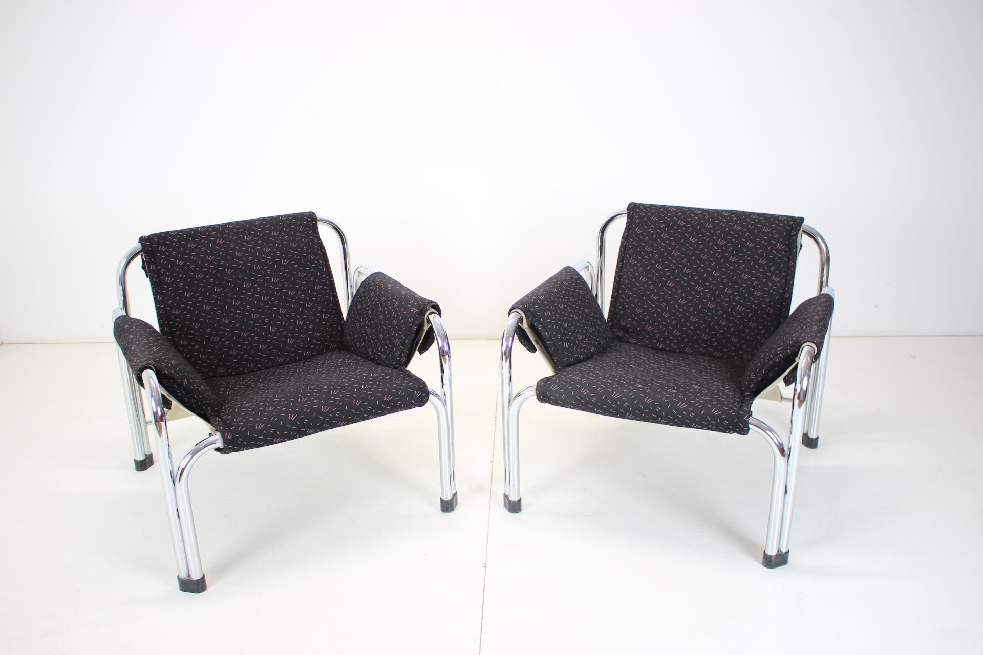 Set of Two Lounge Chairs with Coffee Table Designed by Wiliam Chlebo, 1970's 1