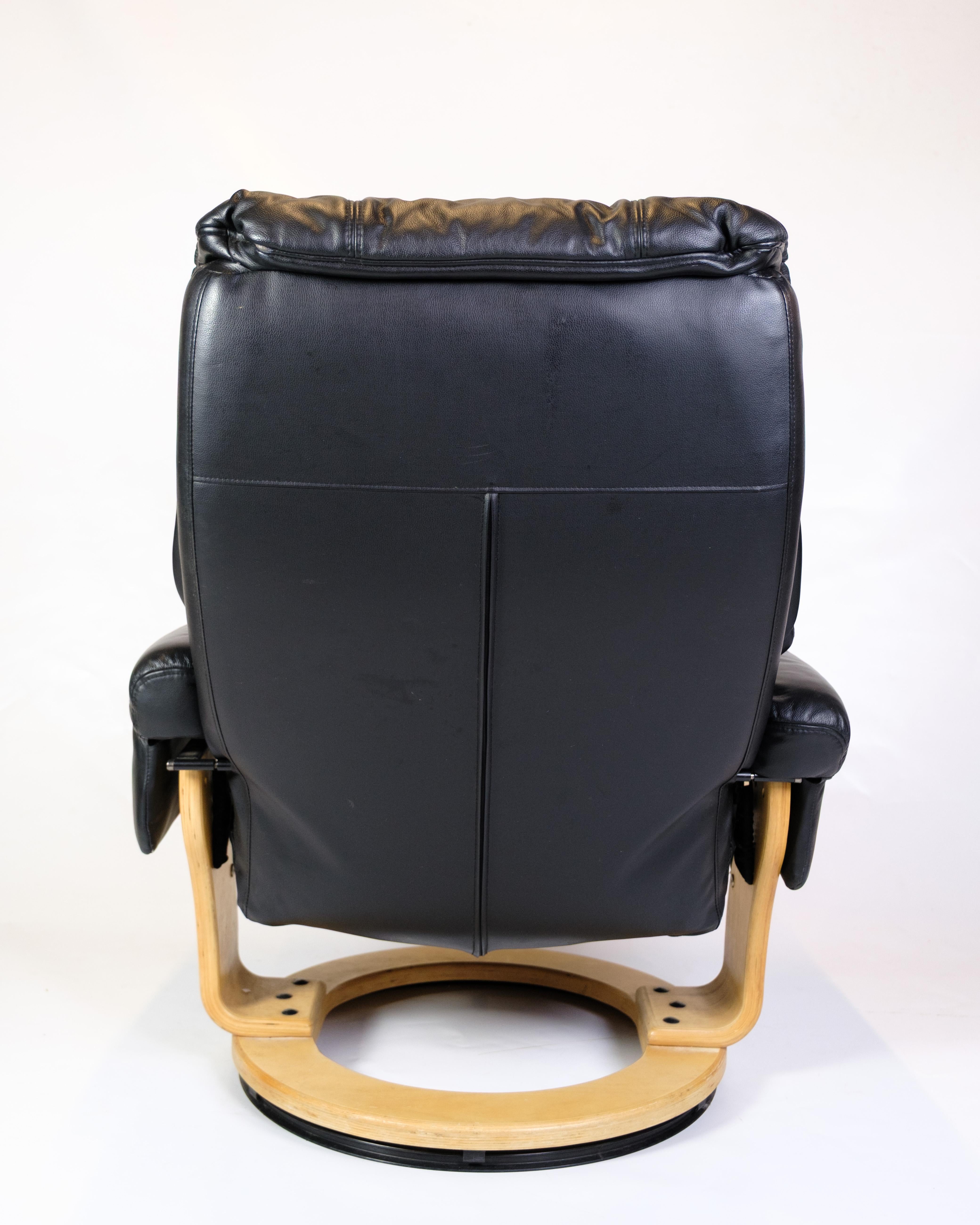 Set Of Two Lounge Chairs With Footstools, Scandinavian Design From 1980s For Sale 1