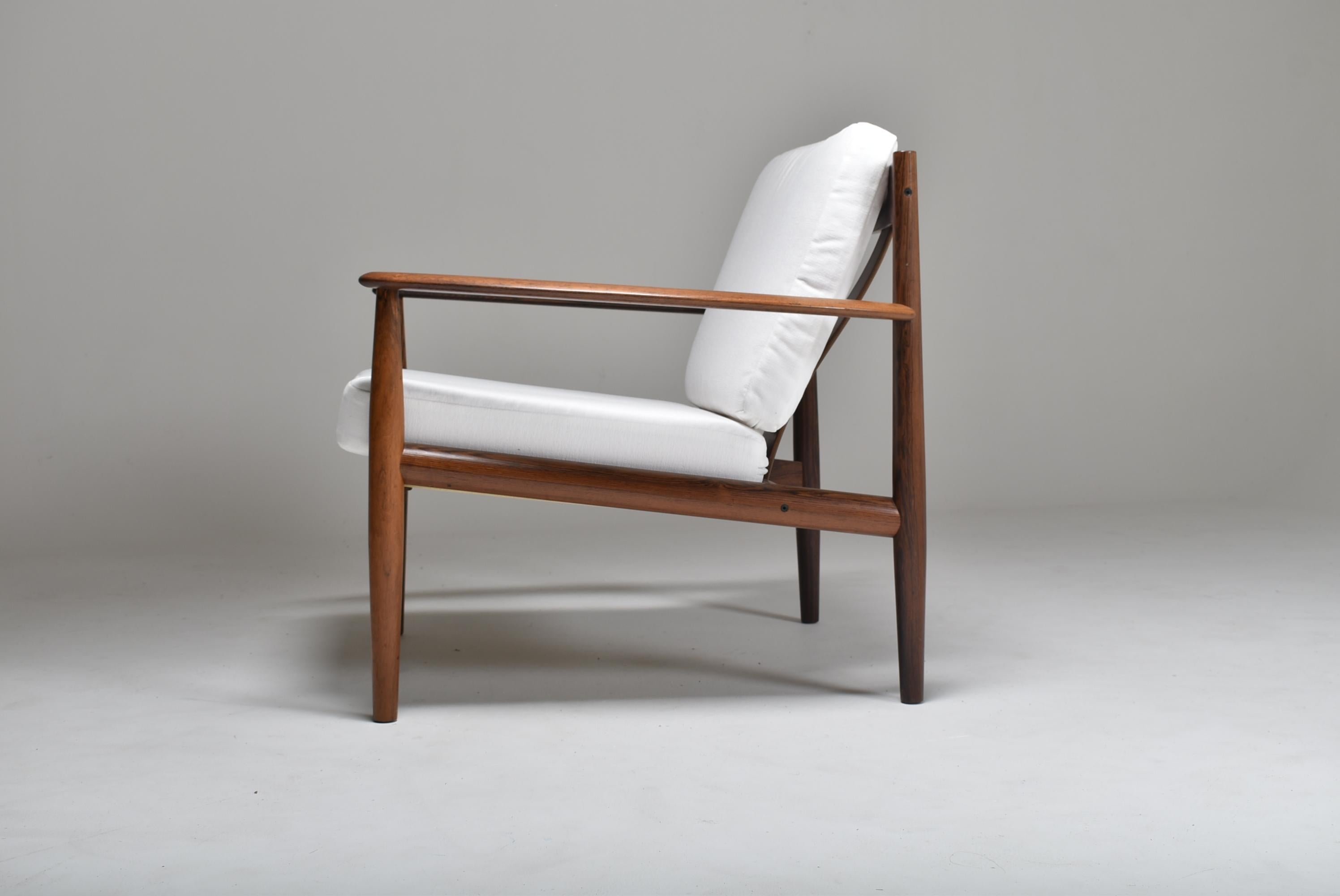 Set of Two Lounge Chairs With Ottoman by   Grete Jalk, Denmark, 1960 In Good Condition For Sale In Le Grand-Saconnex, CH