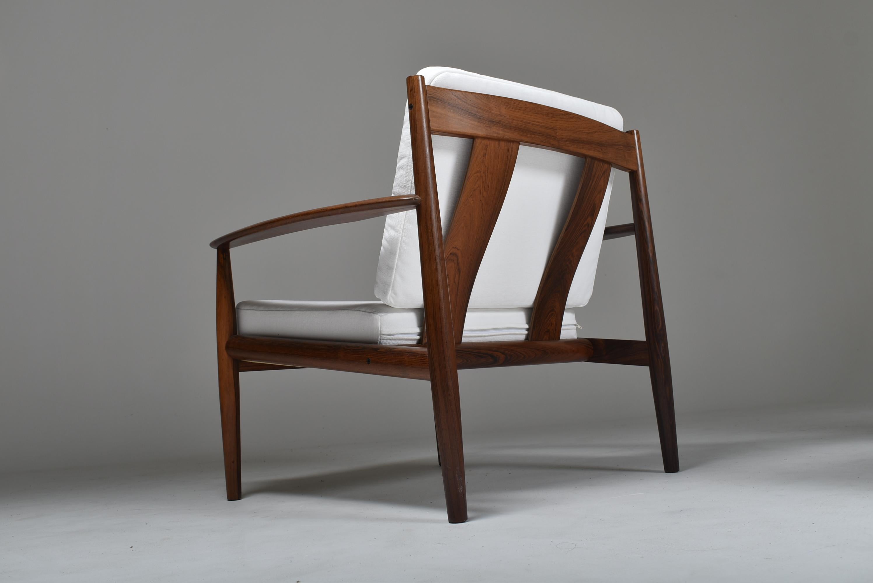 Milieu du XXe siècle Ensemble de deux chaises longues avec ottoman par   Grete Jalk, Danemark, 1960