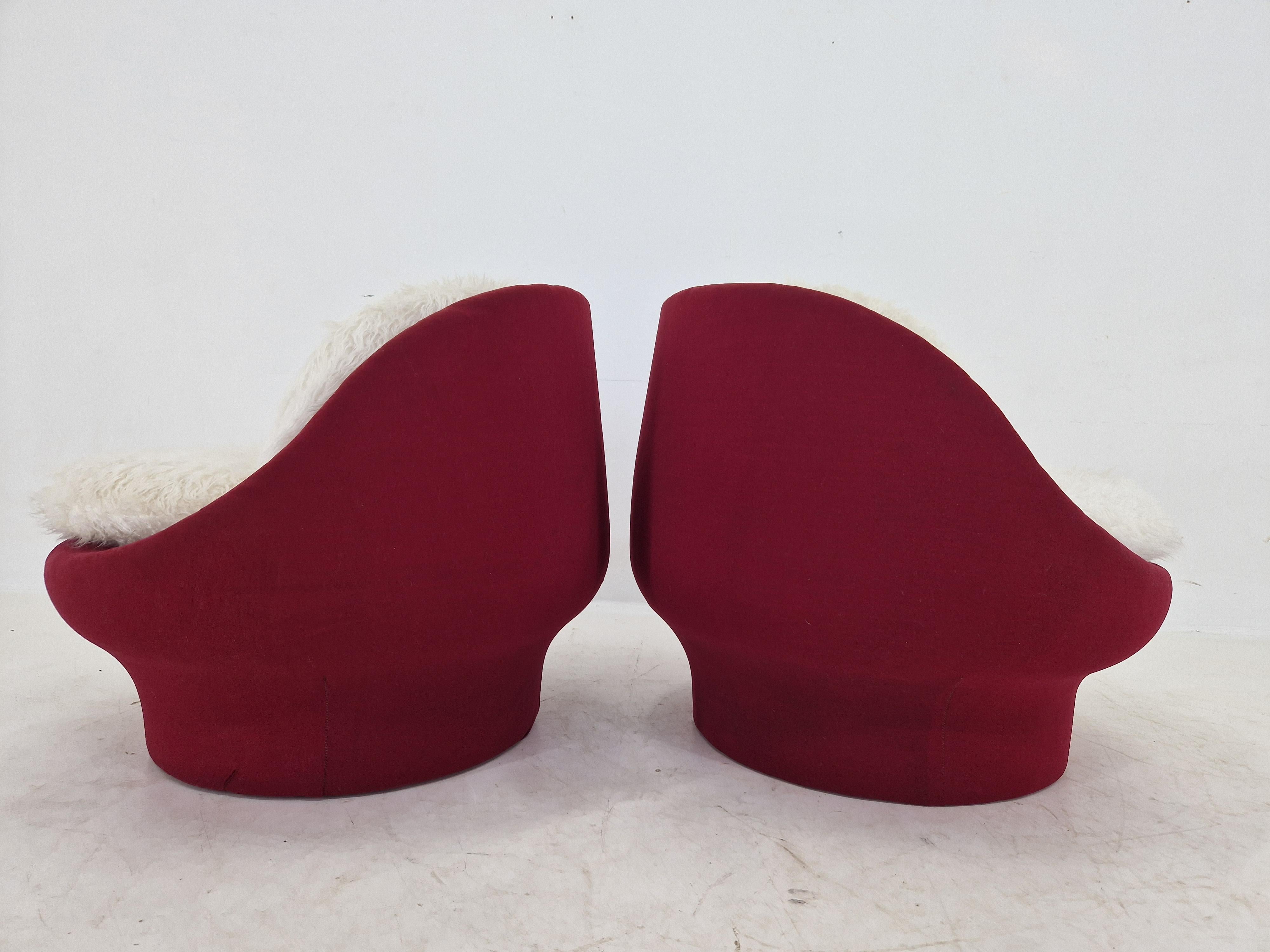 Set of Two Lounge or Club Chairs and Coffee Table, France, 1970s For Sale 5