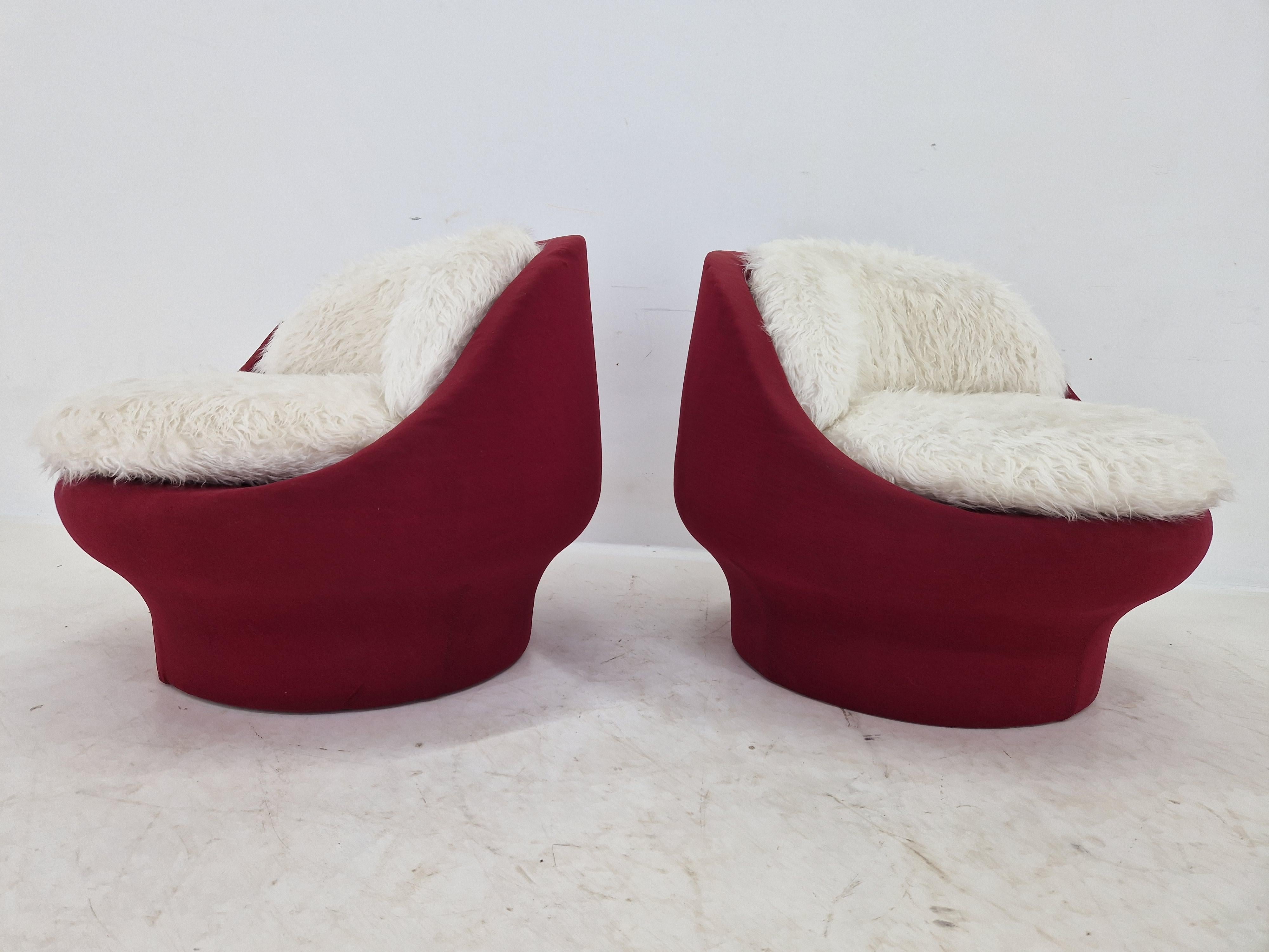 Set of Two Lounge or Club Chairs and Coffee Table, France, 1970s For Sale 8