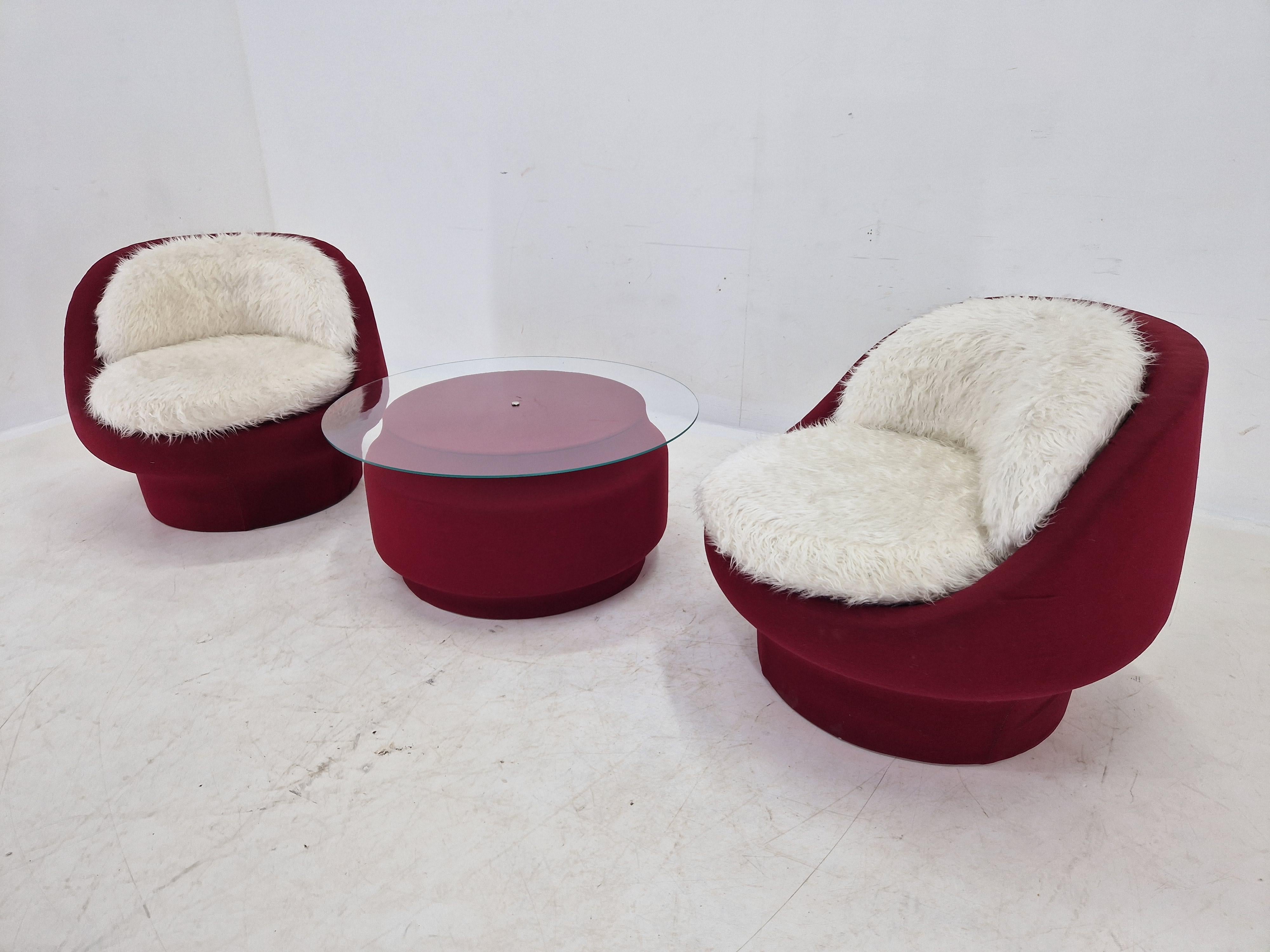 French Set of Two Lounge or Club Chairs and Coffee Table, France, 1970s For Sale