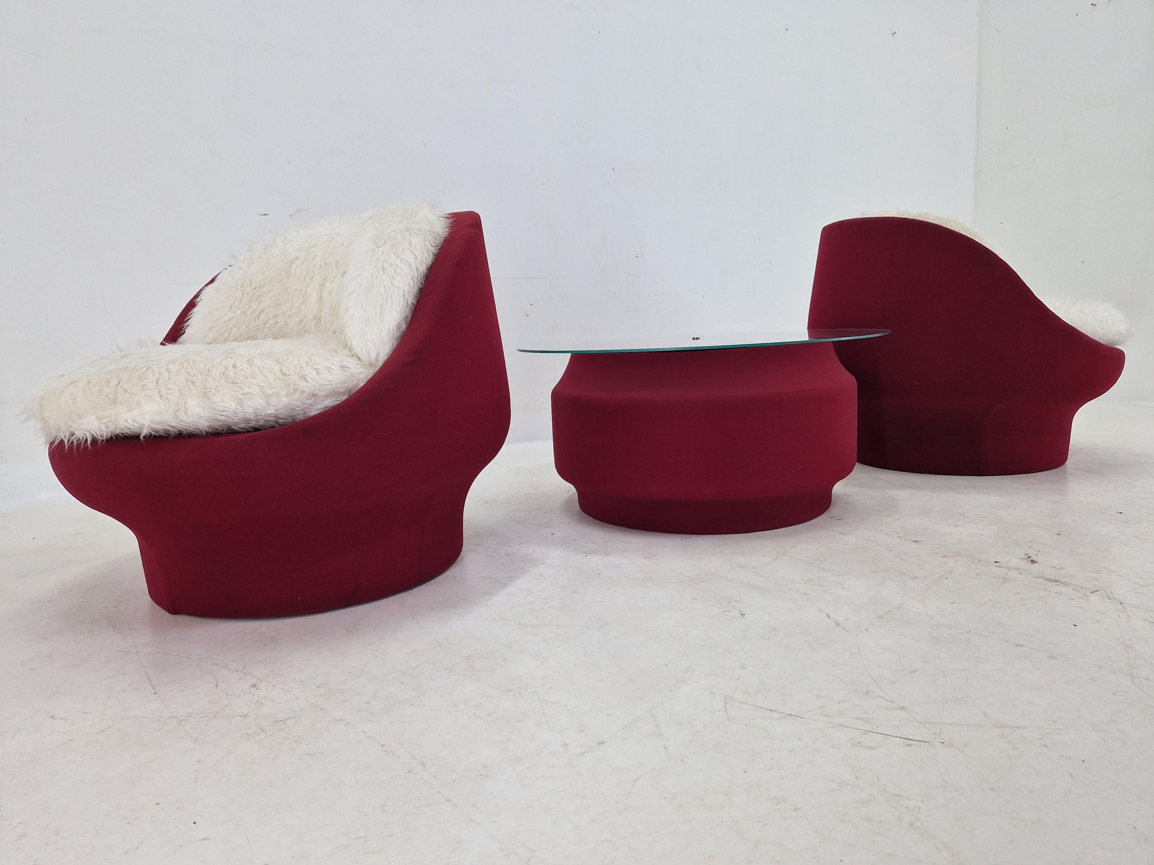 Set of Two Lounge or Club Chairs and Coffee Table, France, 1970s For Sale 2