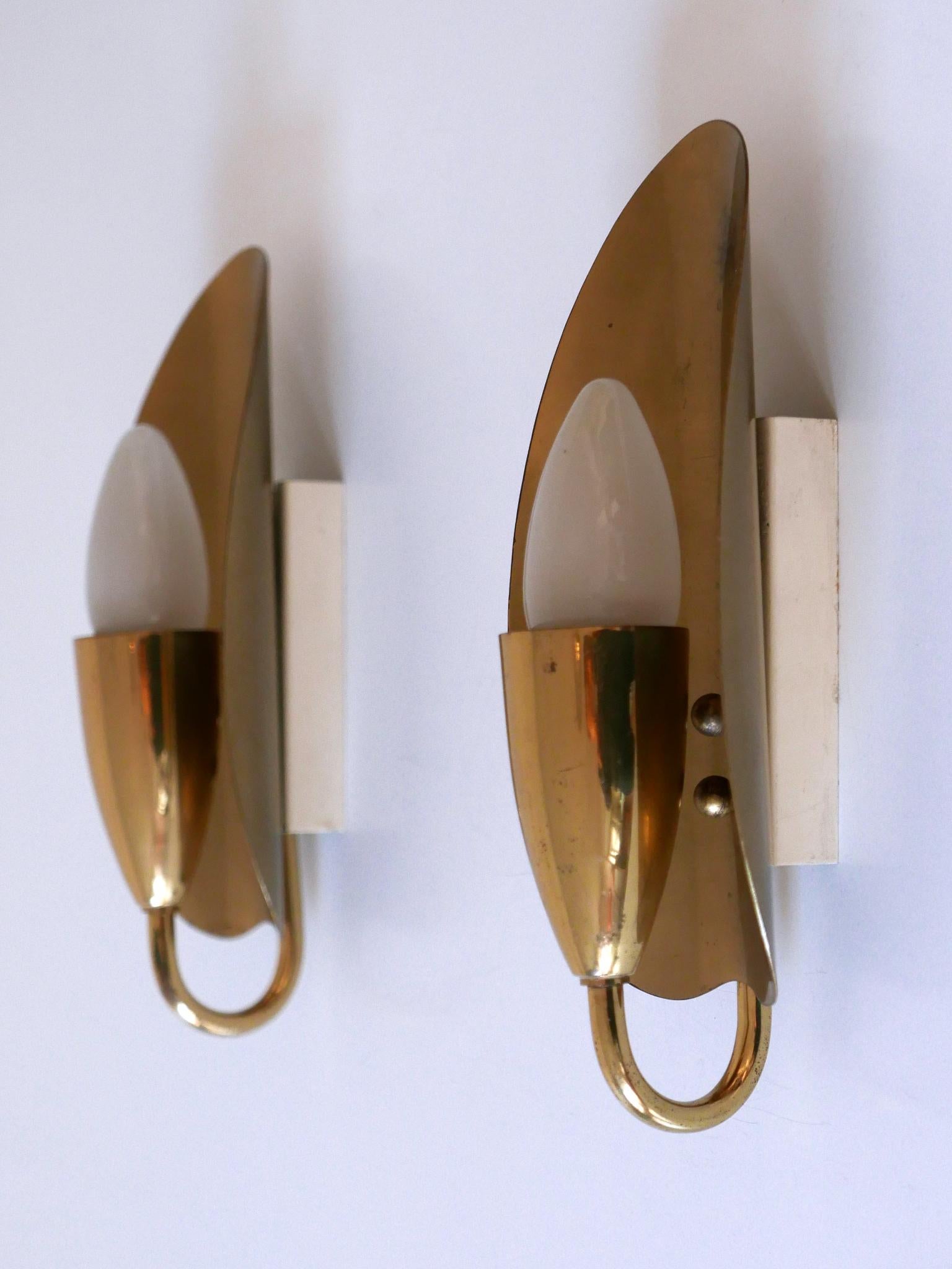 Set of Two Lovely Mid-Century Modern Brass Sconces or Wall Lamps Germany 1950s For Sale 6