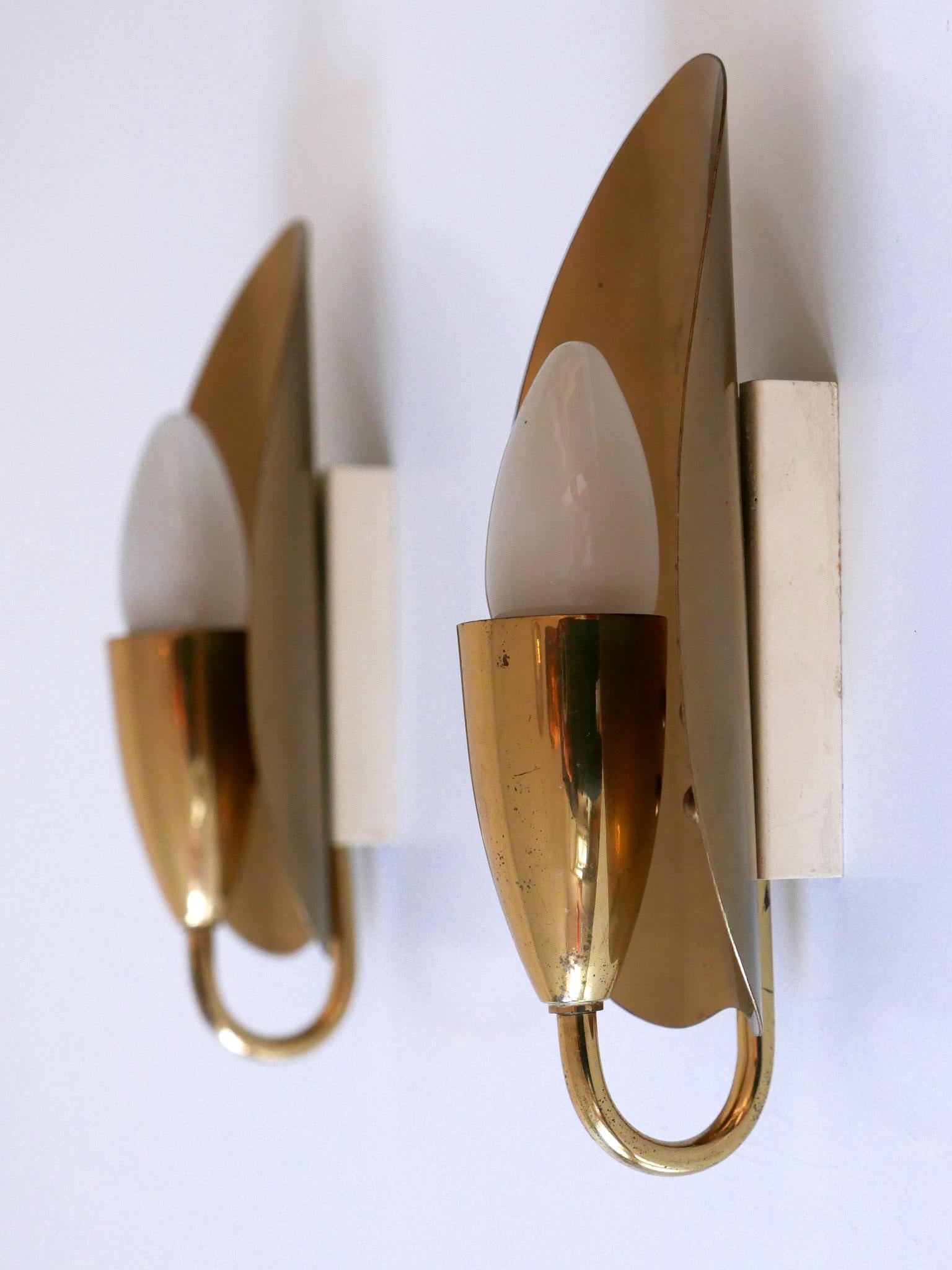 Set of Two Lovely Mid-Century Modern Brass Sconces or Wall Lamps Germany 1950s For Sale 8